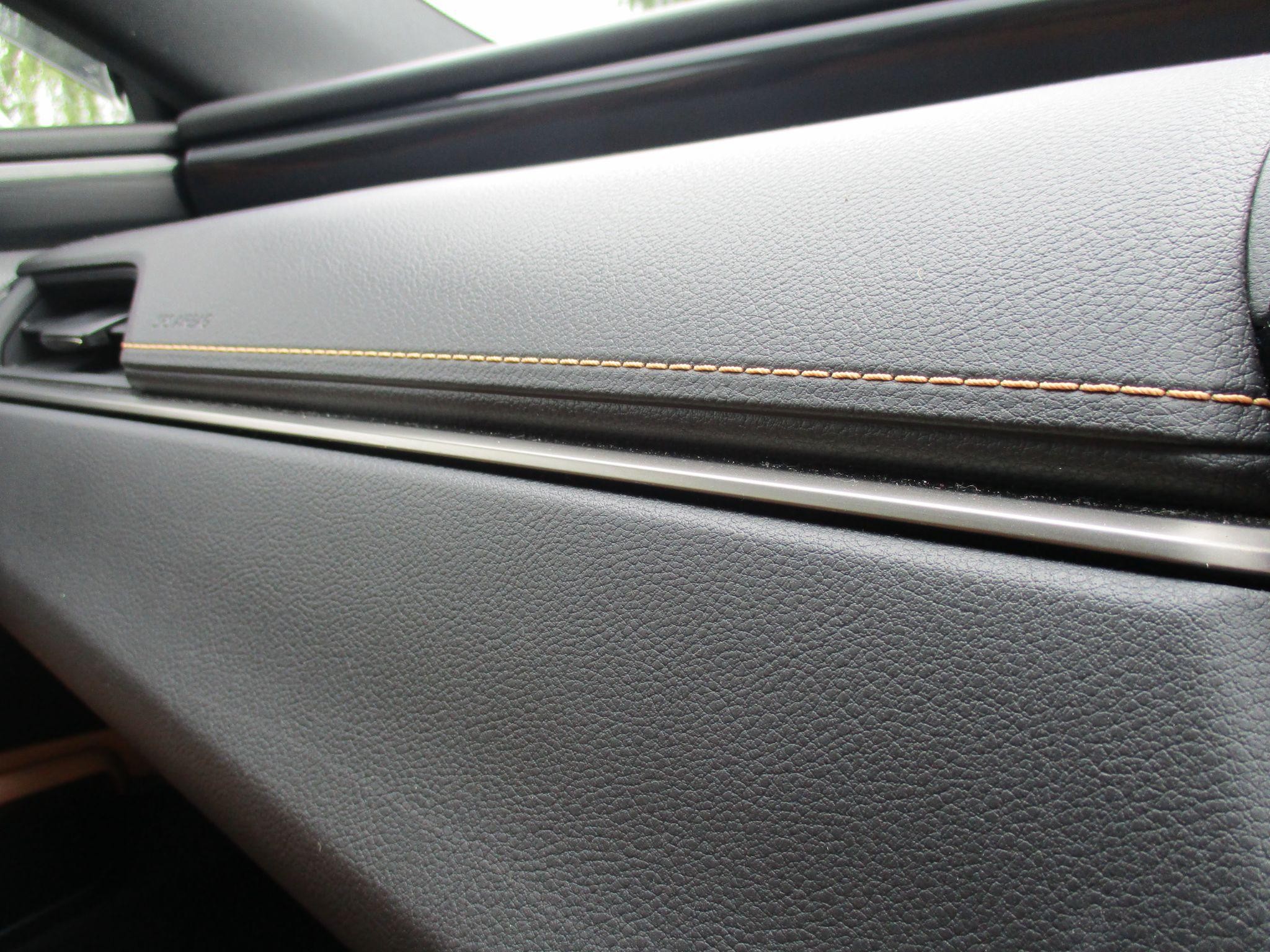 Lexus ES Image 29