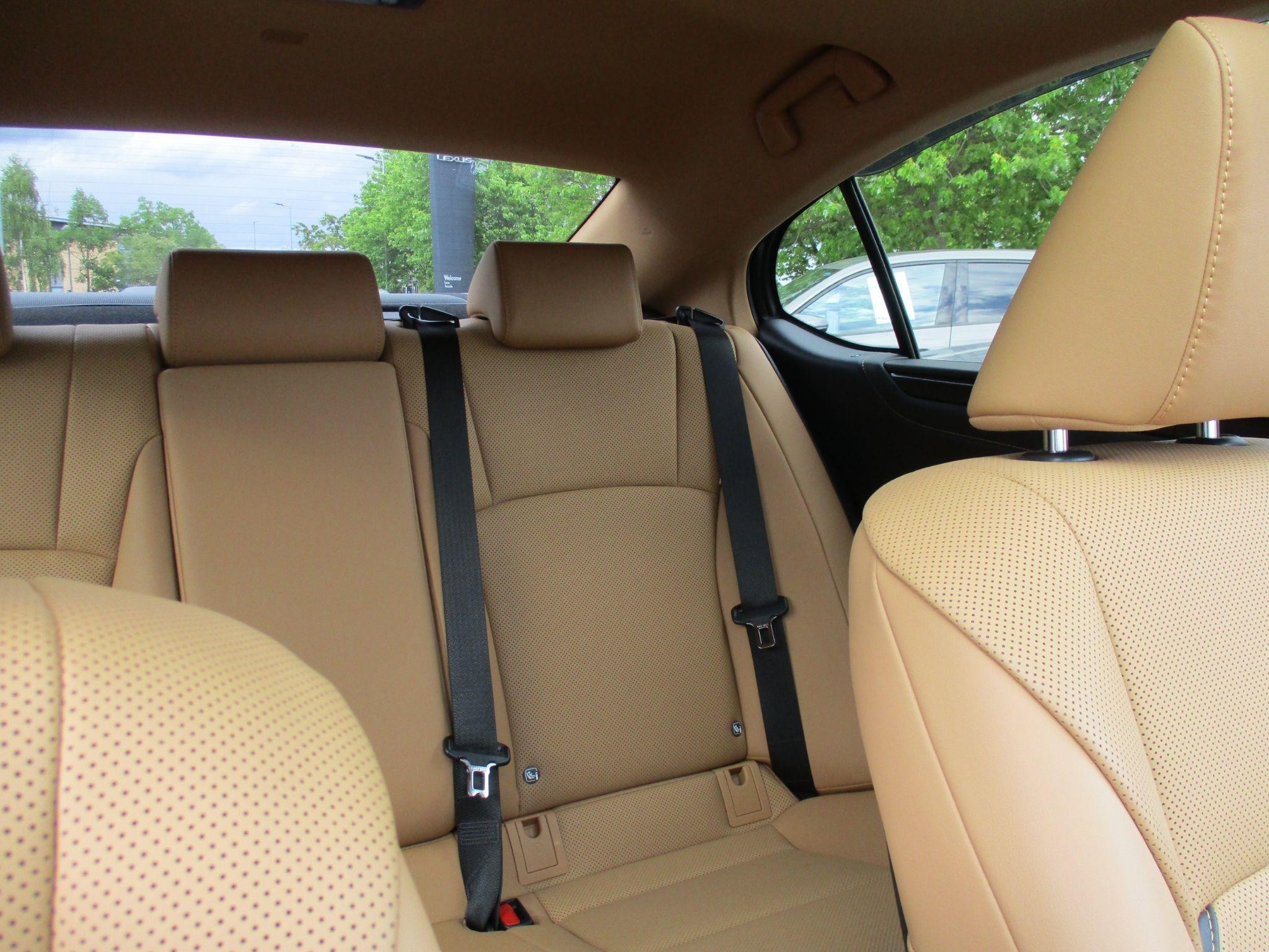 Lexus ES Image 30