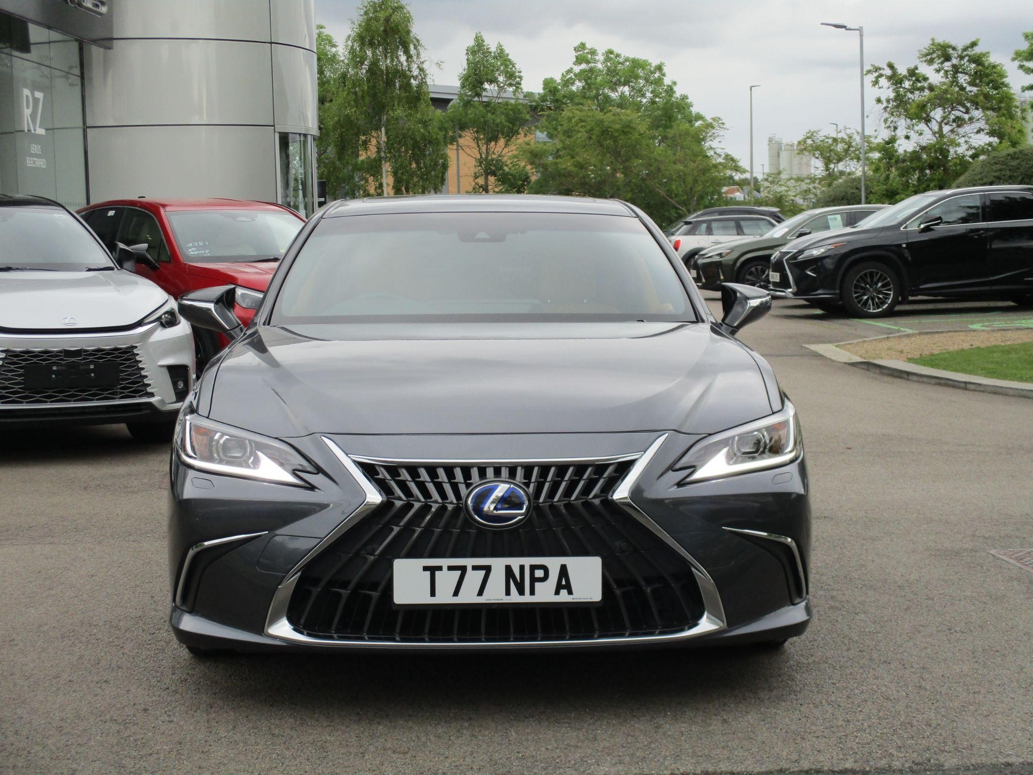 Lexus ES Image 32