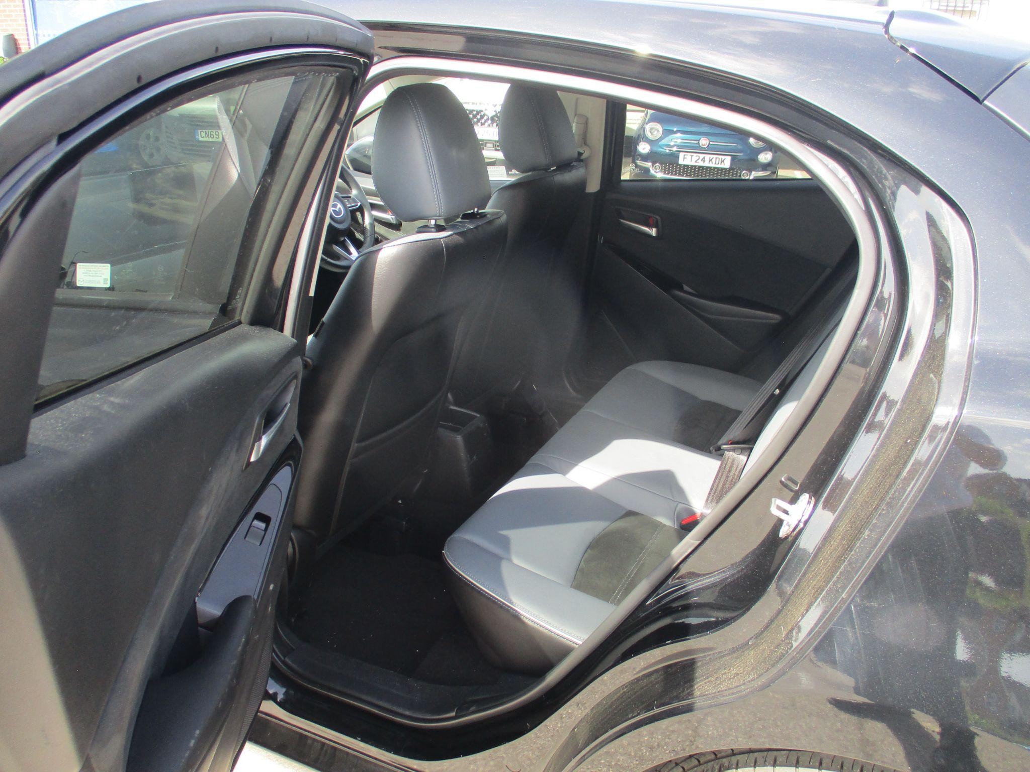 Mazda2 Image 24