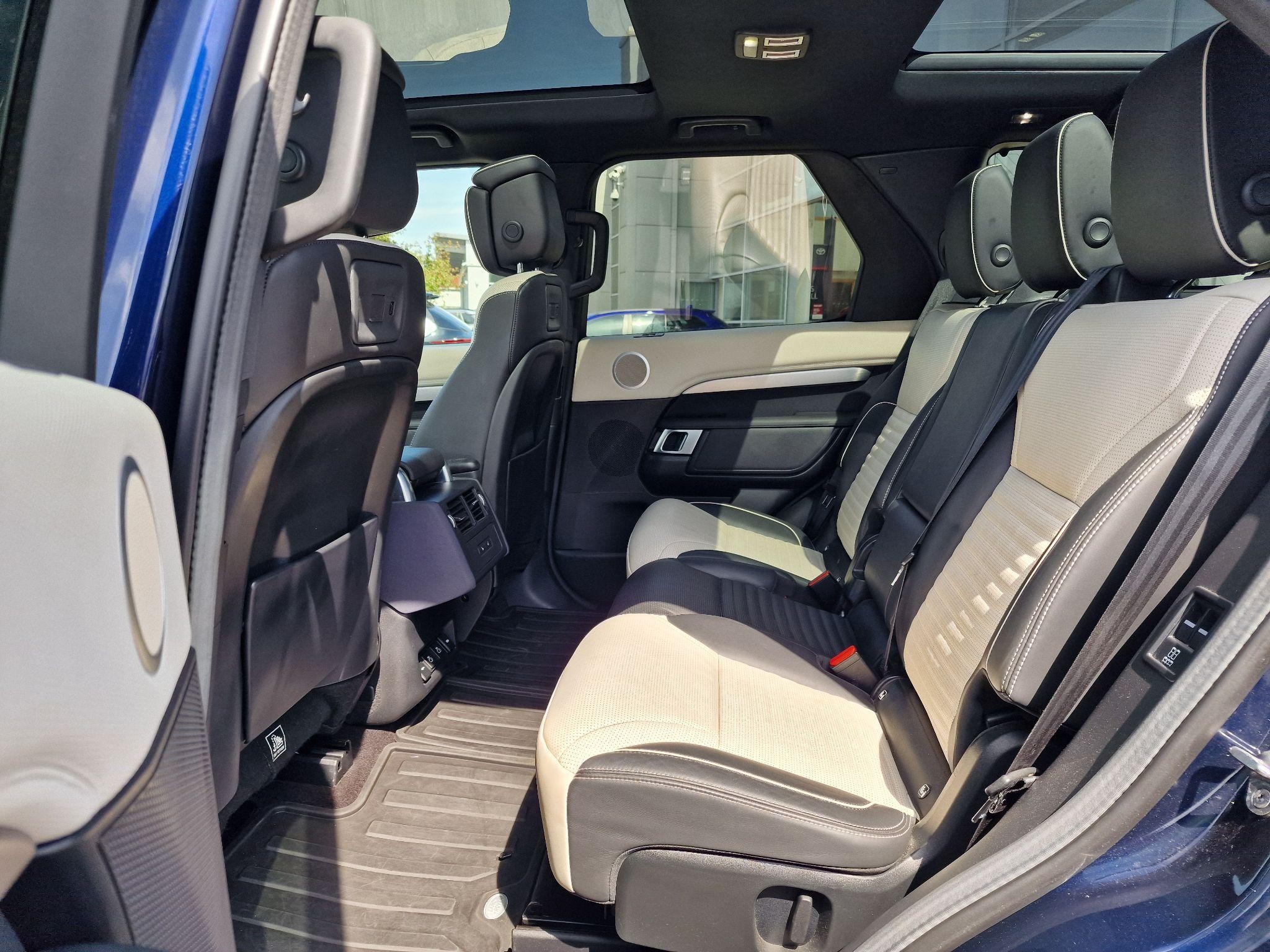 Land Rover Discovery Image 12