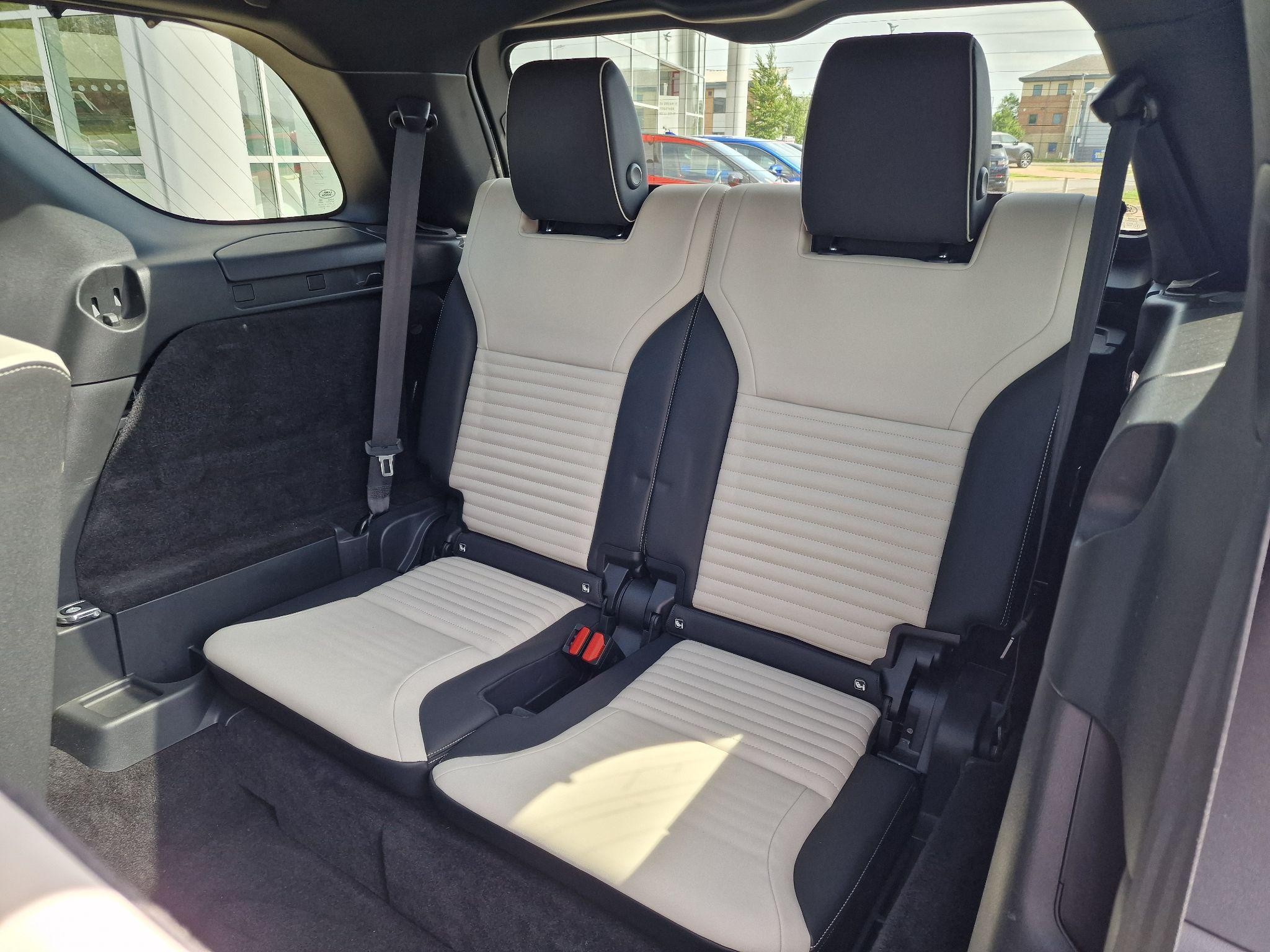 Land Rover Discovery Image 14
