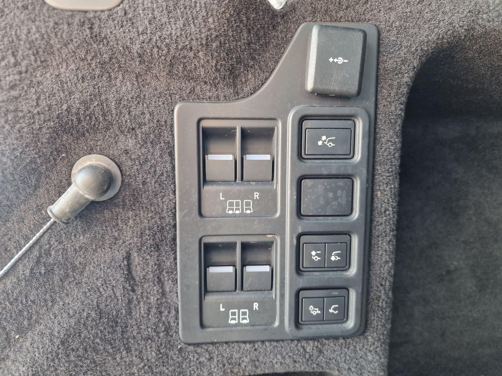 Land Rover Discovery Image 37