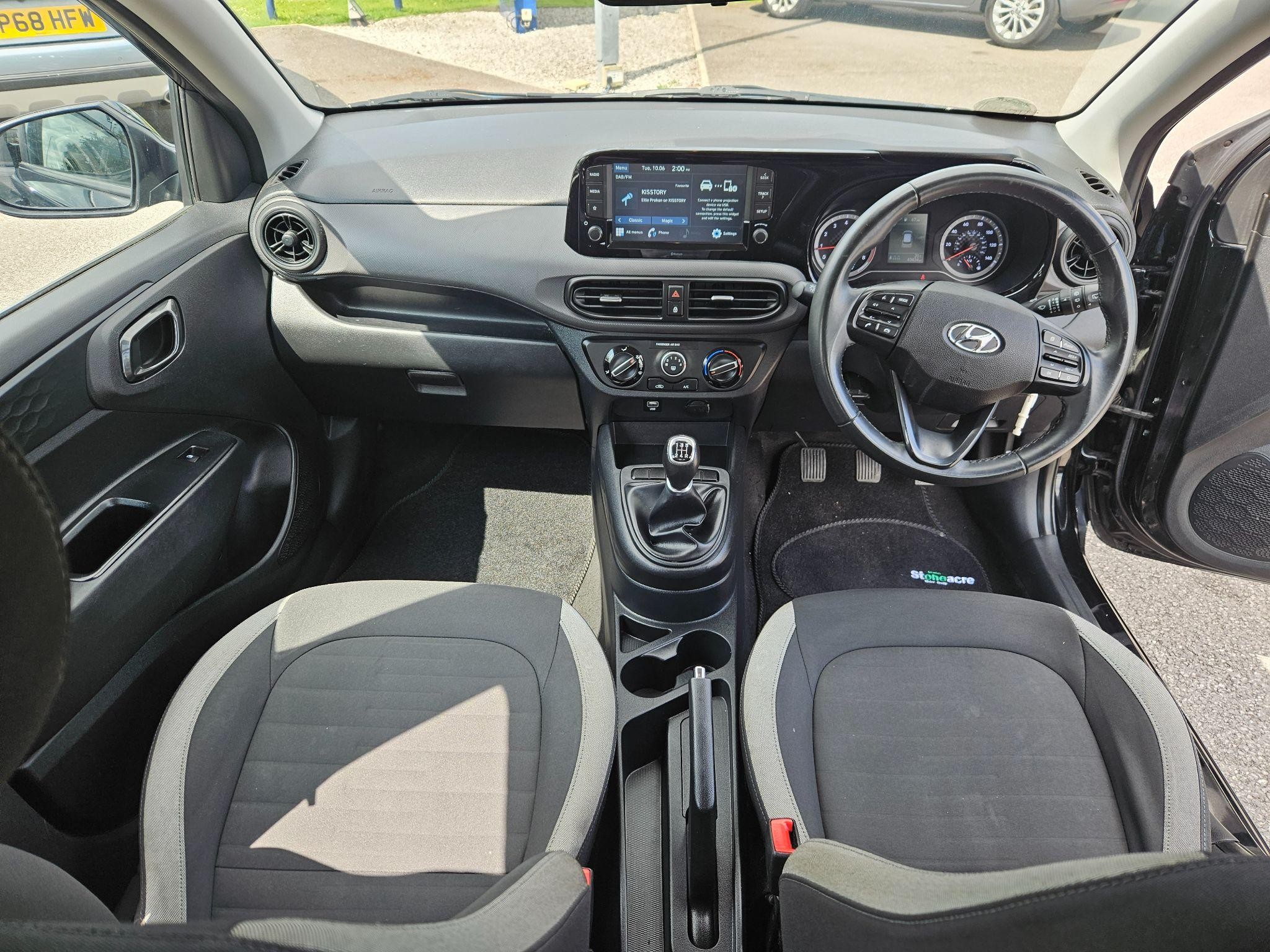 Hyundai i10 Image 12