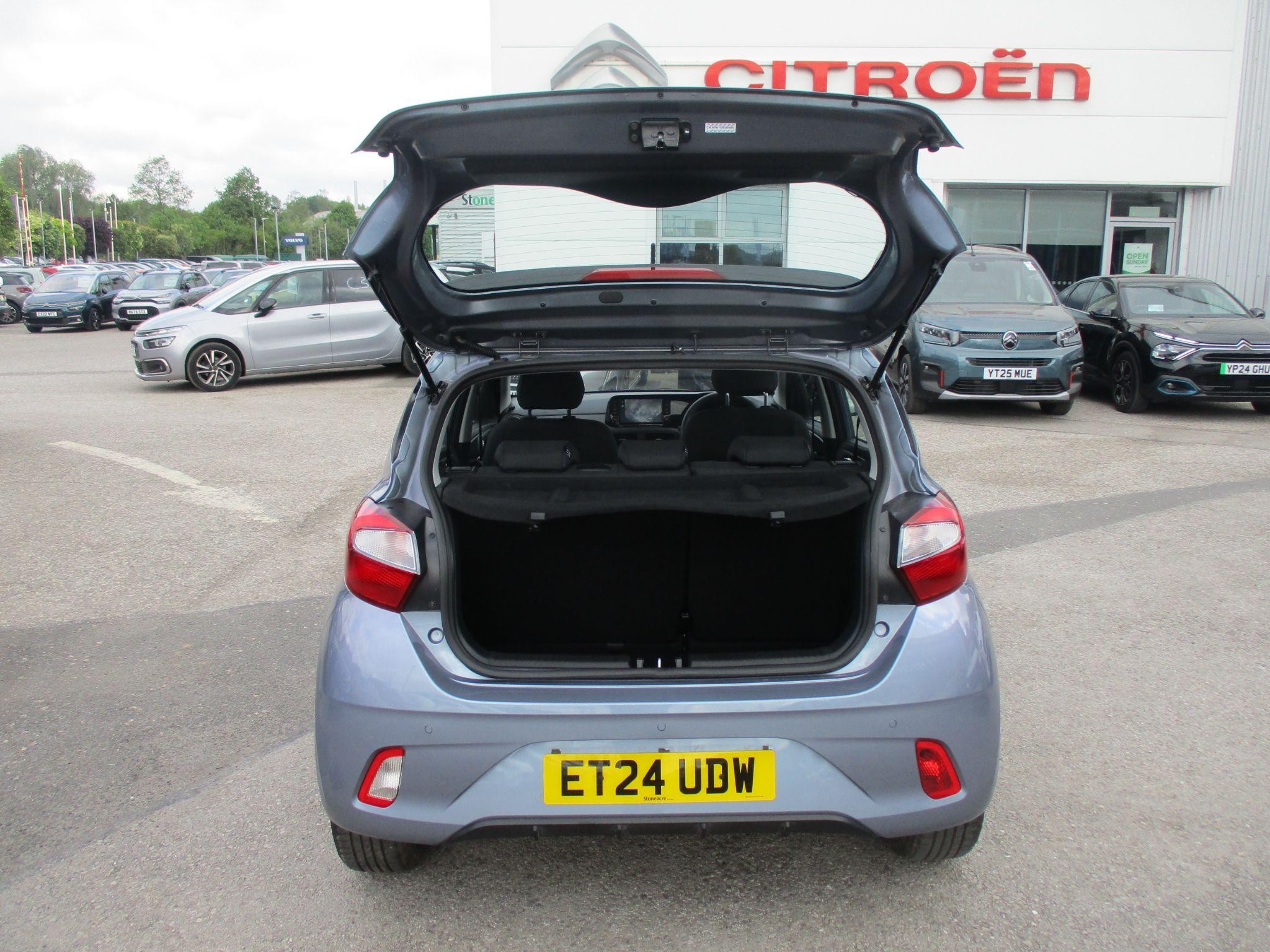 Hyundai i10 Image 10