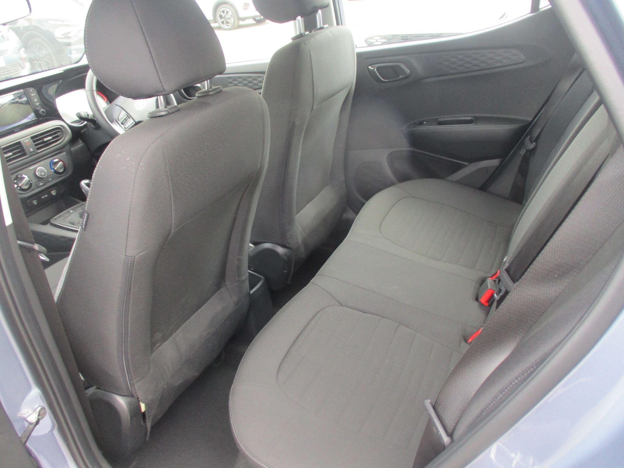 Hyundai i10 Image 17