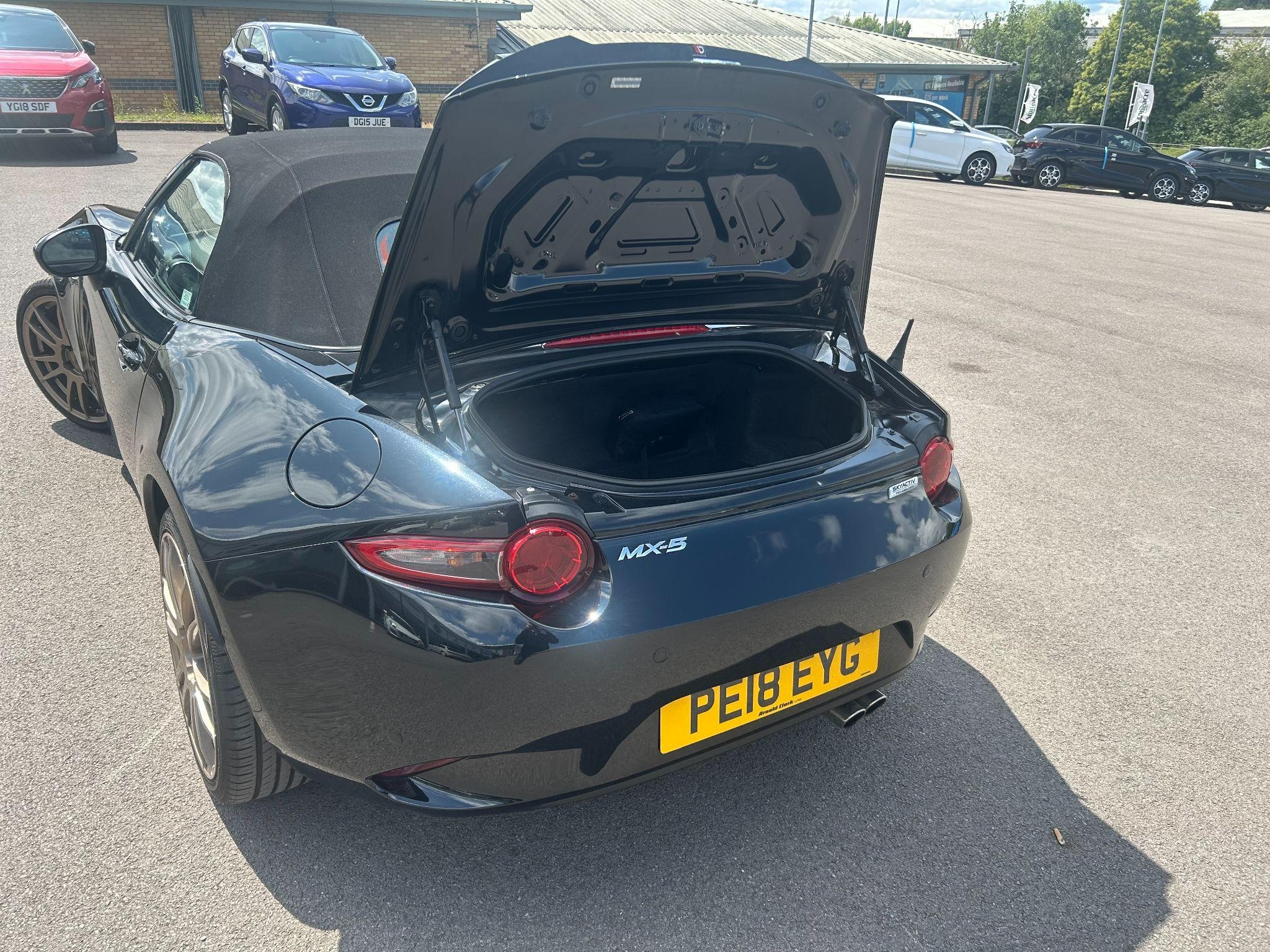 Mazda MX-5 Image 14