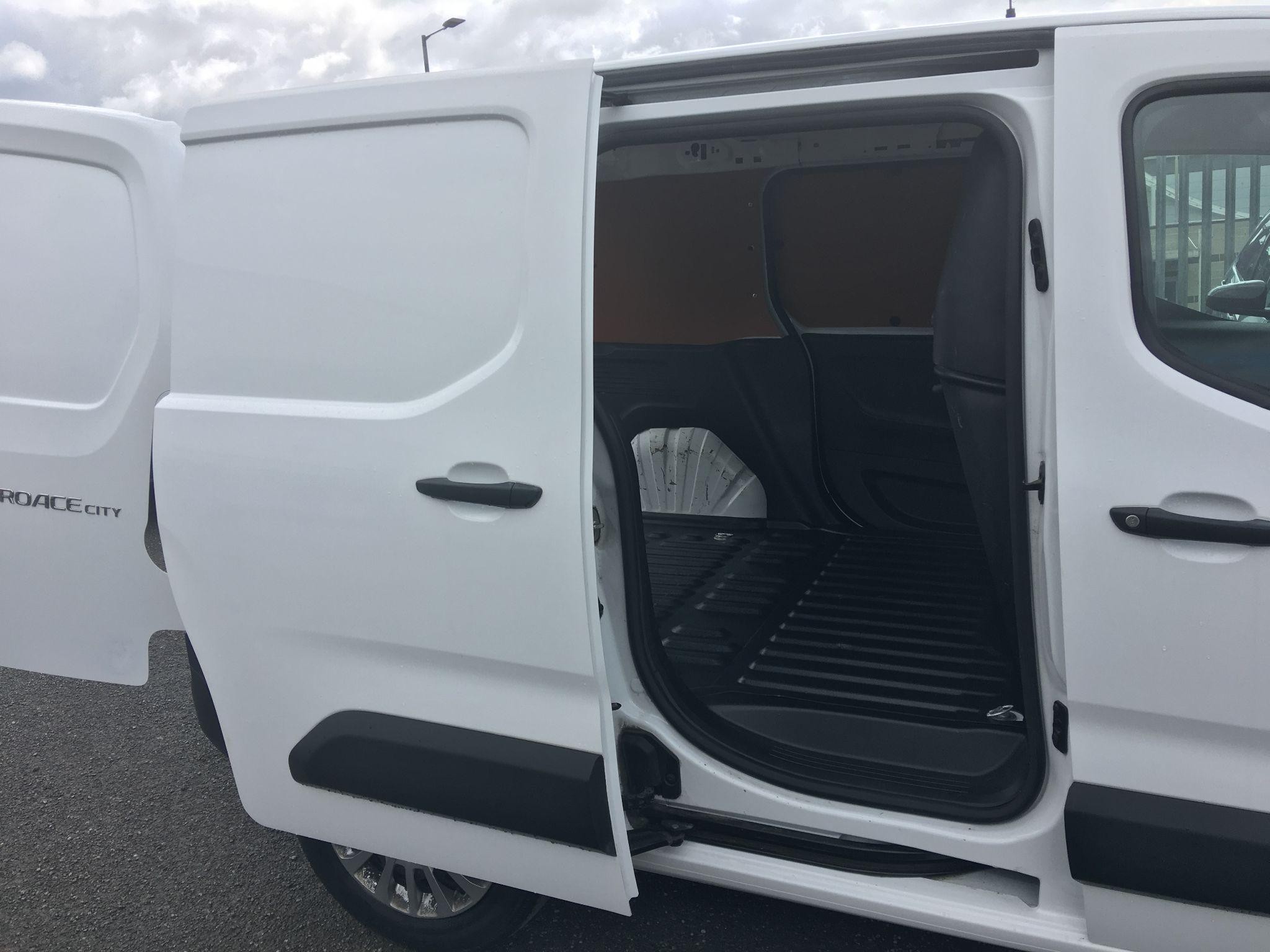 Toyota Proace City Image 21