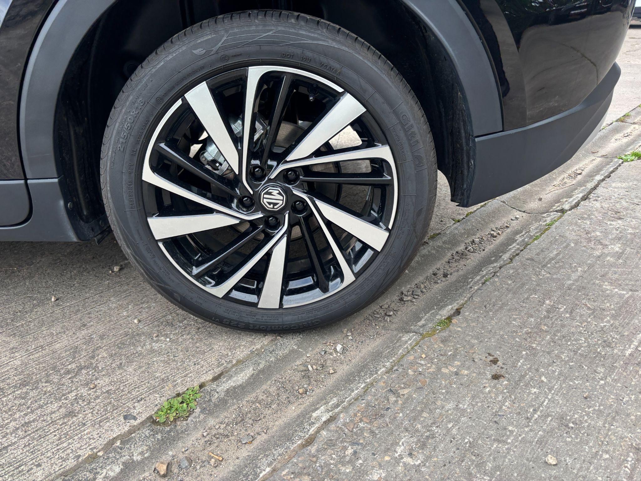 MG ZS Hybrid+ Image 35