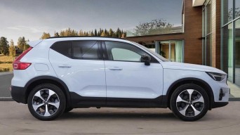Volvo XC40 2.0 B3P Plus Dark 5dr Auto RO24PGF Image 2