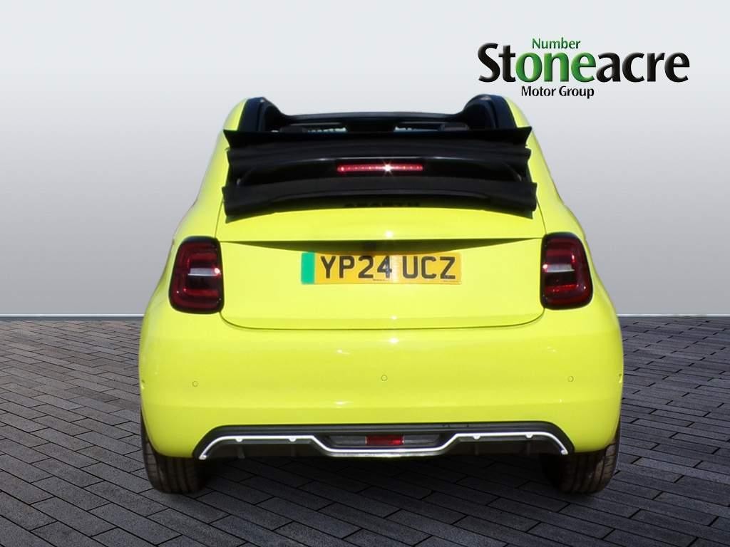 Abarth 500e Cabrio Image 6