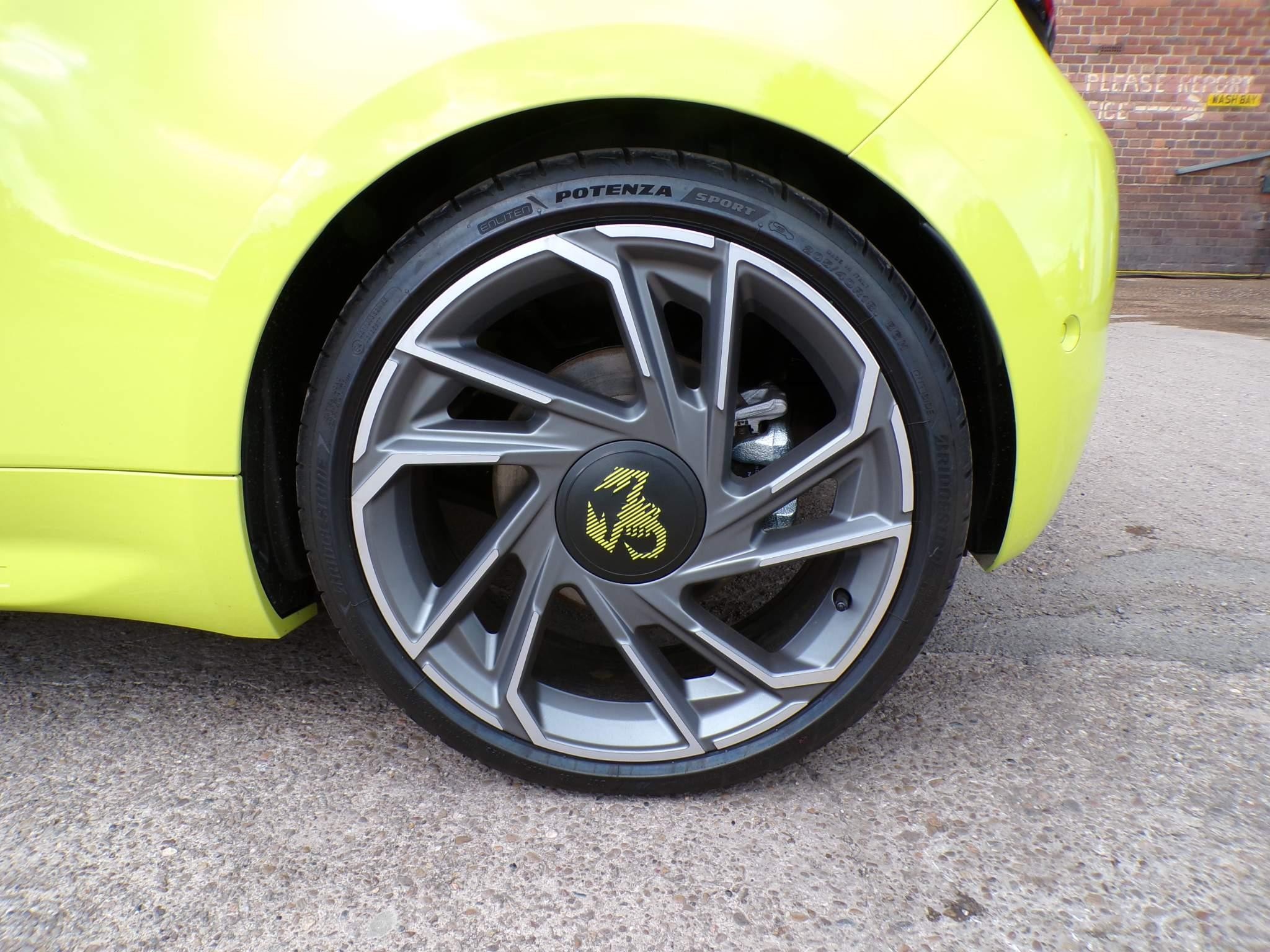 Abarth 500e Cabrio Image 11