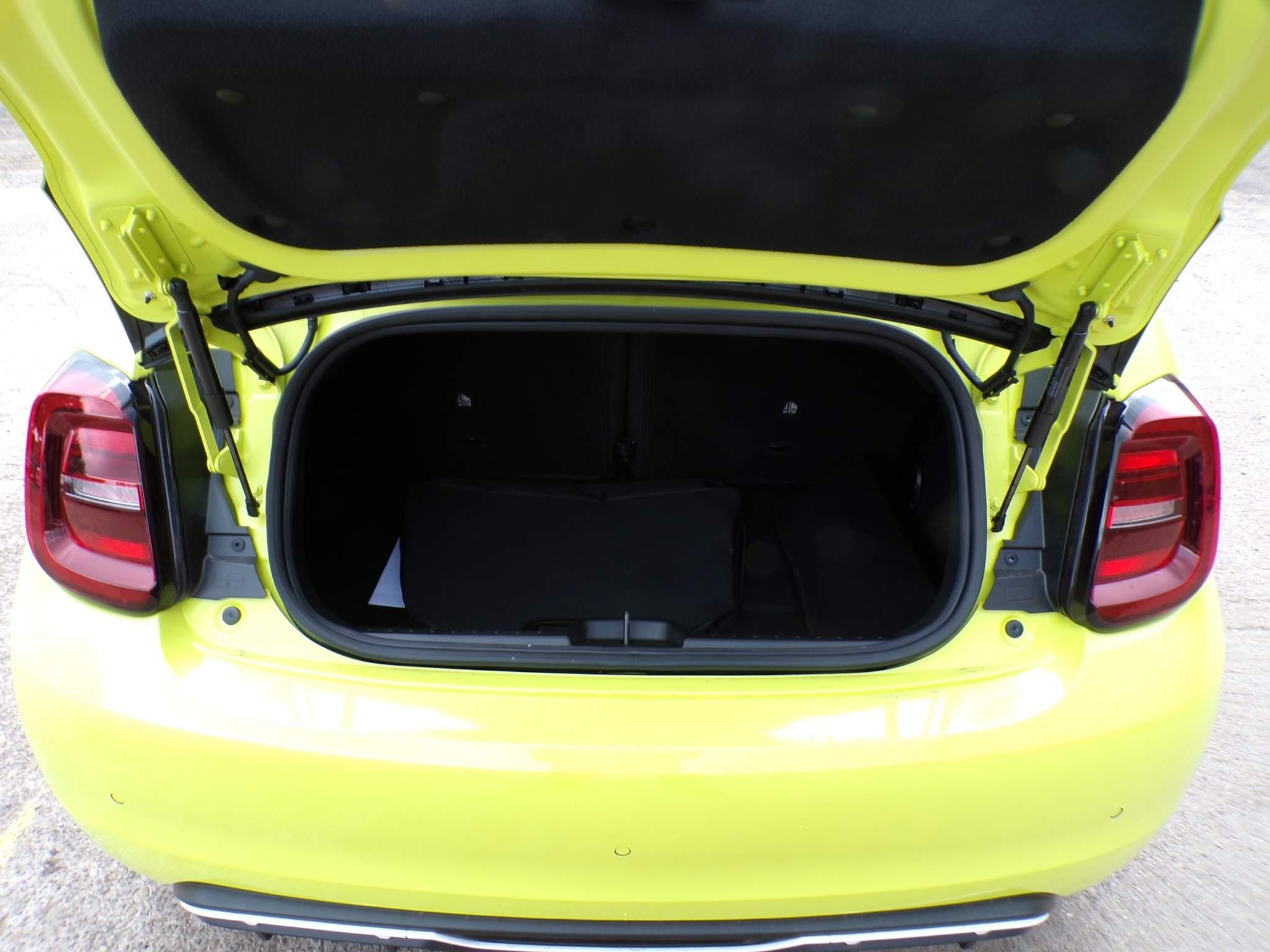 Abarth 500e Cabrio Image 12