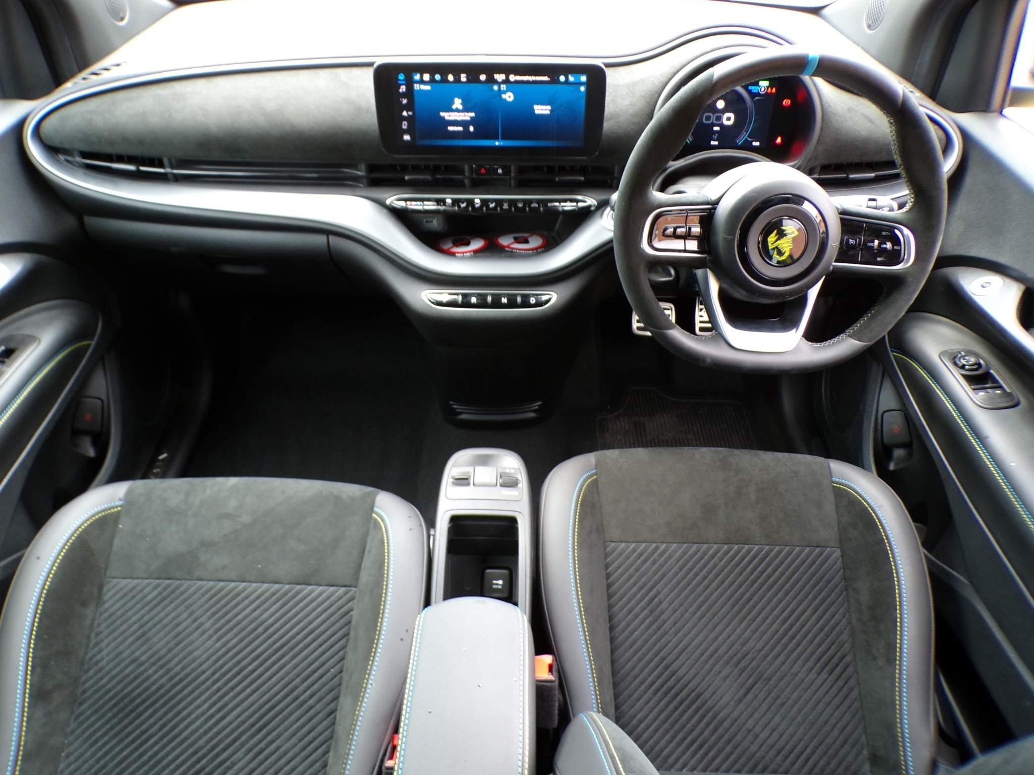 Abarth 500e Cabrio Image 14
