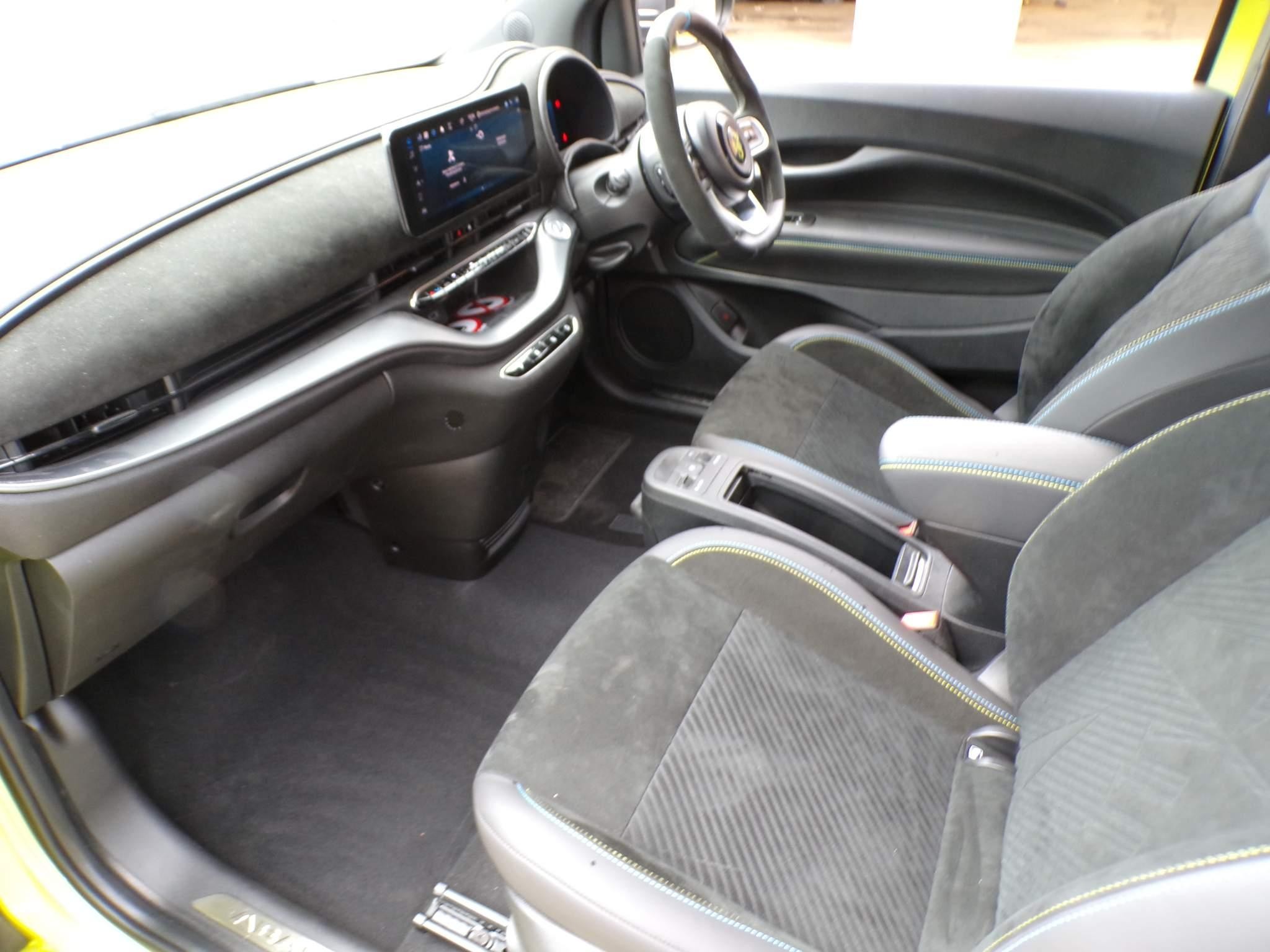 Abarth 500e Cabrio Image 15