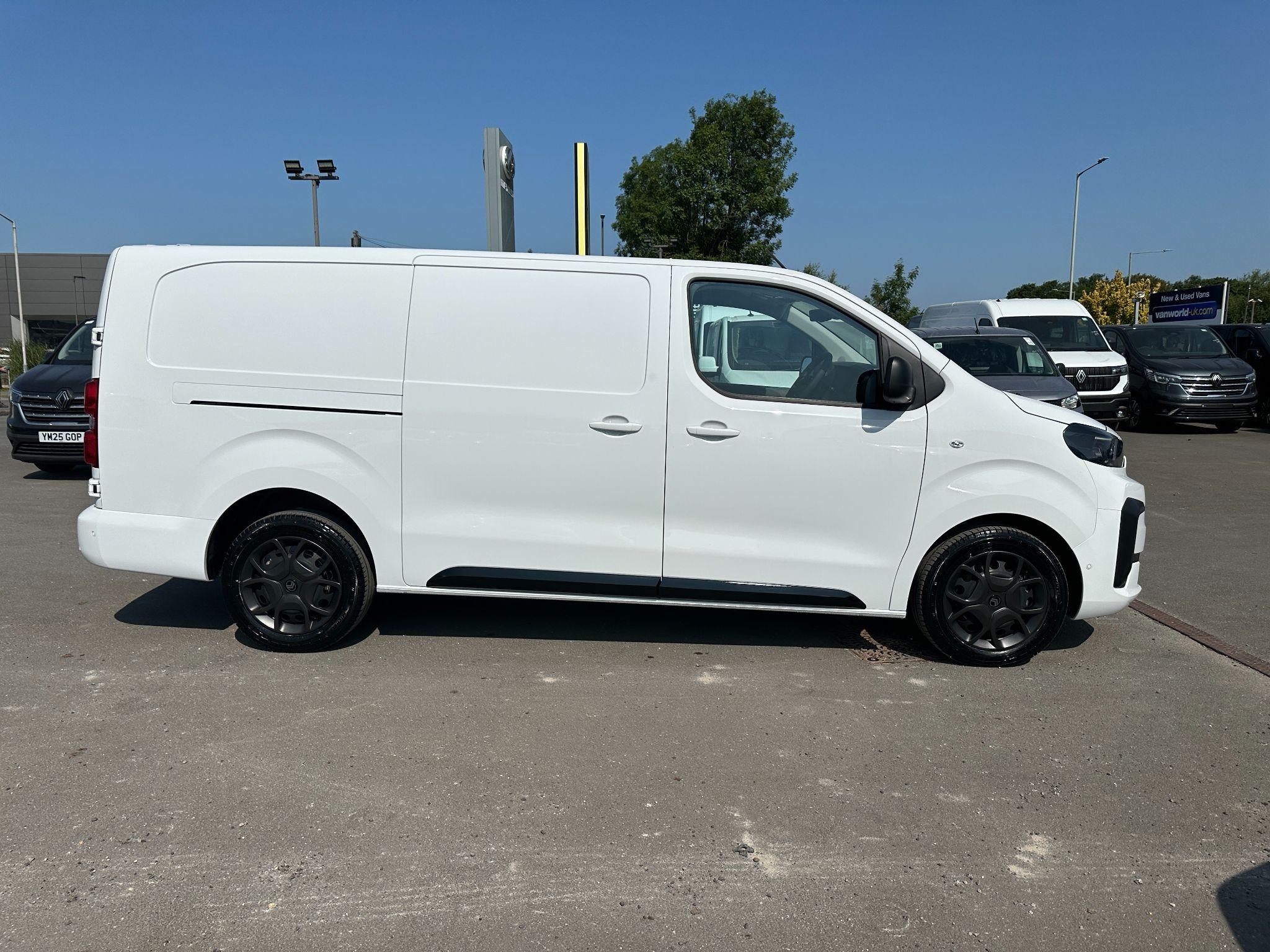 Citroen Dispatch Image 8