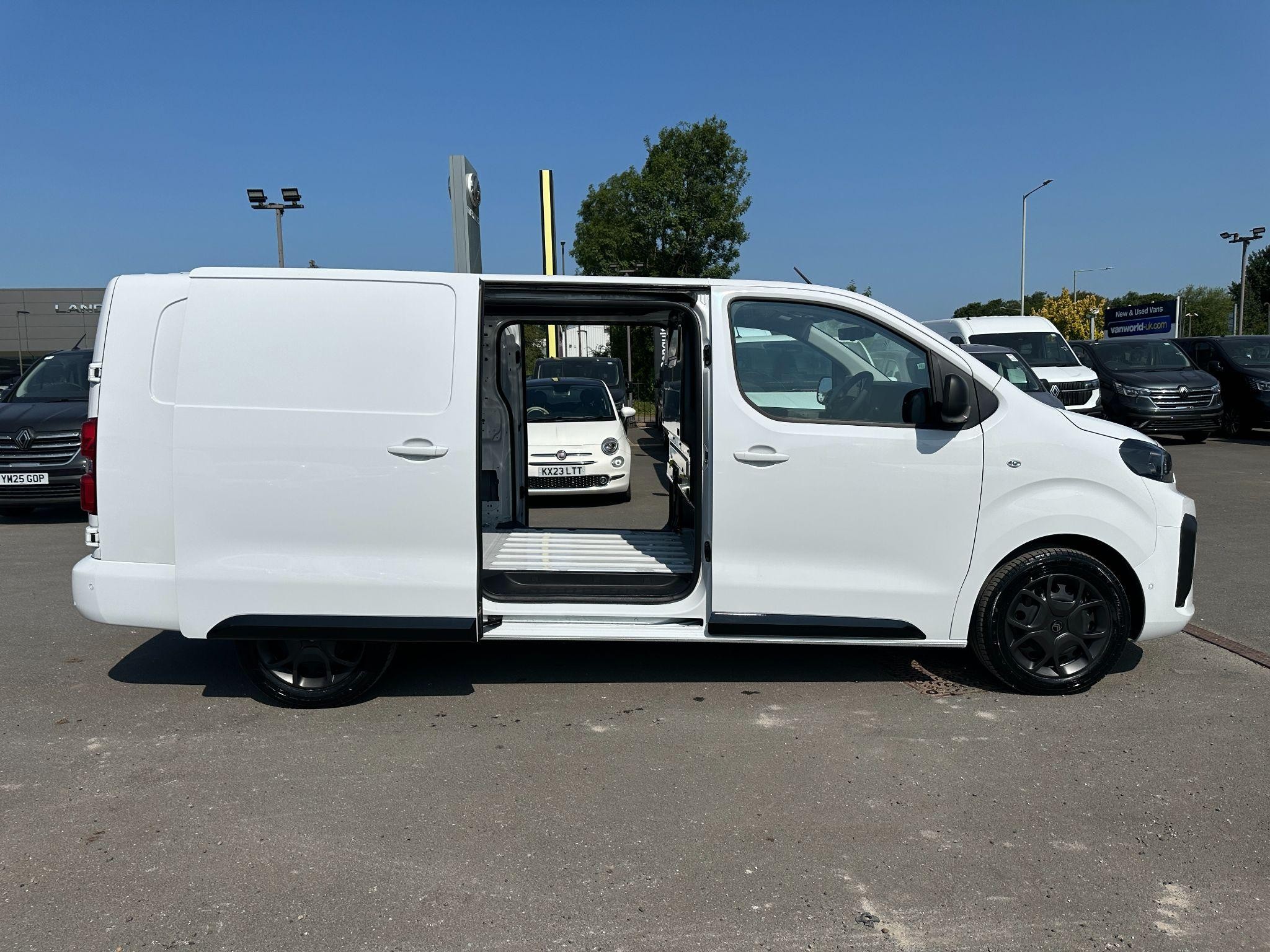 Citroen Dispatch Image 9