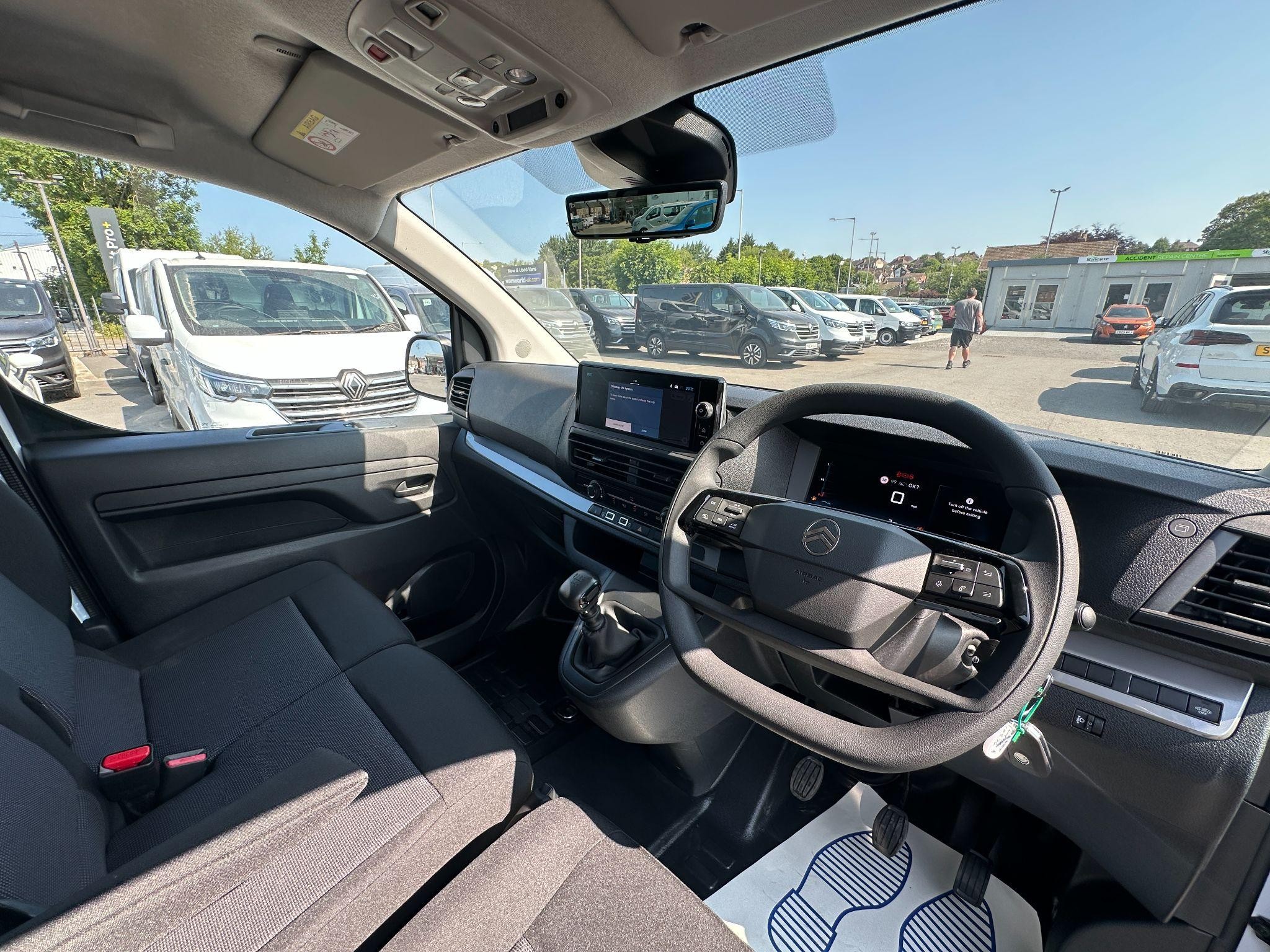 Citroen Dispatch Image 18