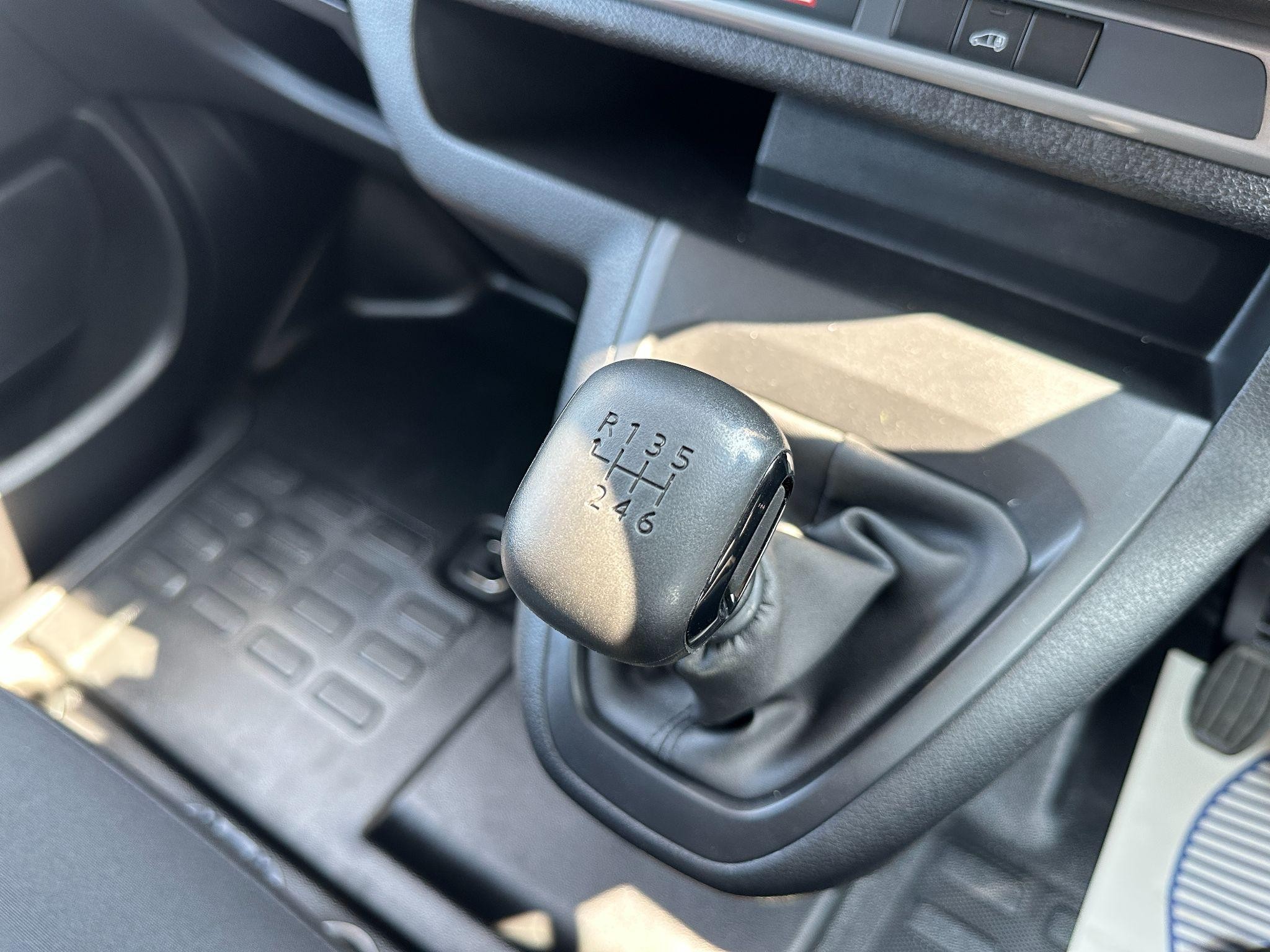 Citroen Dispatch Image 19