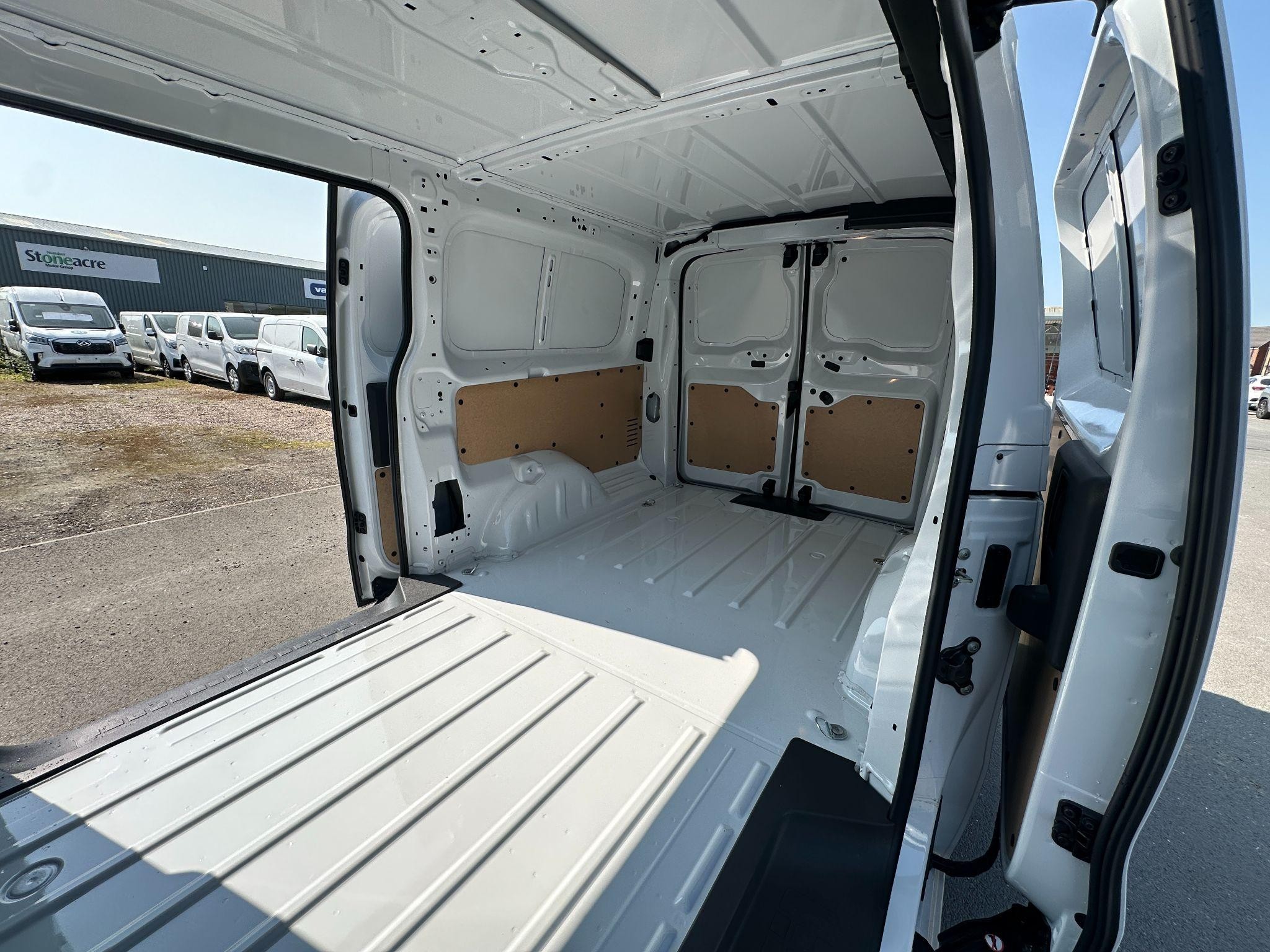 Citroen Dispatch Image 27