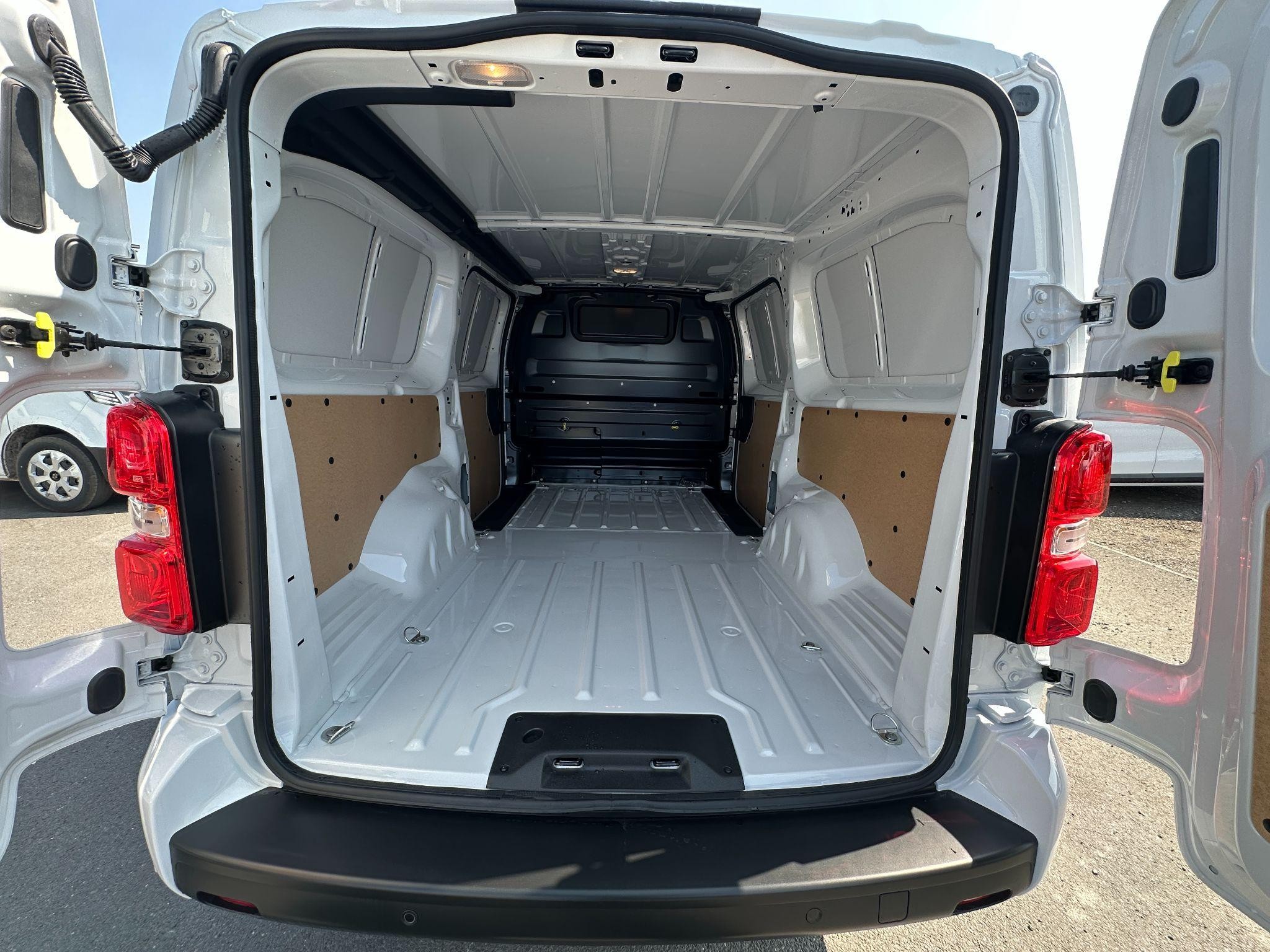 Citroen Dispatch Image 28
