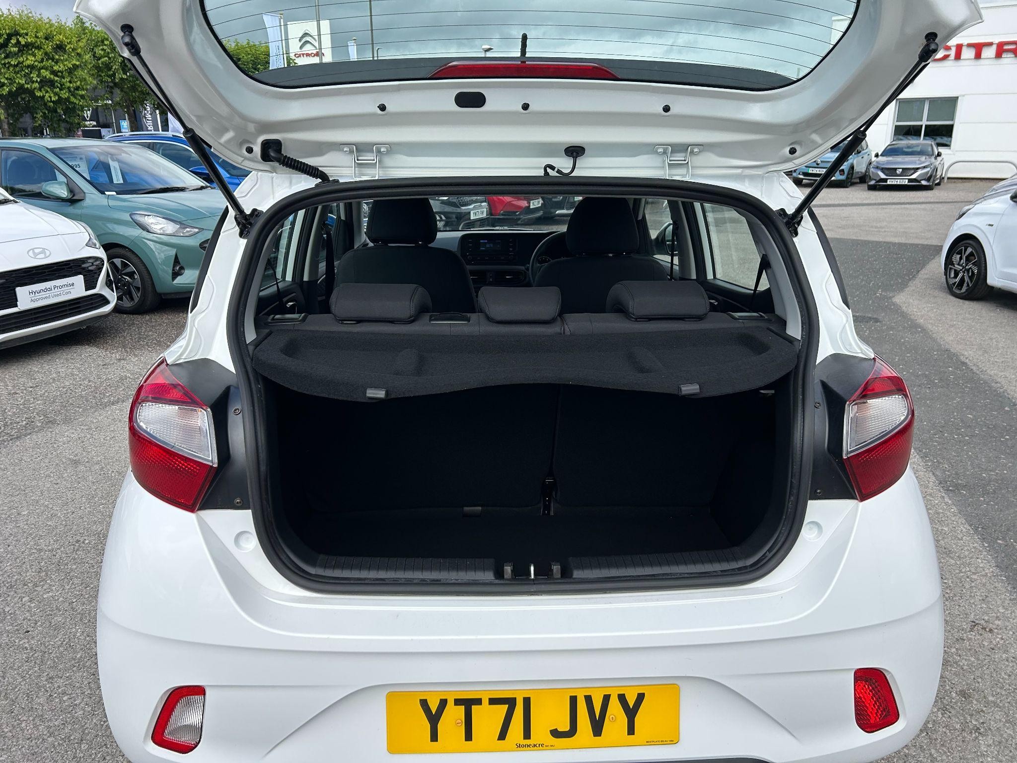 Hyundai i10 Image 10