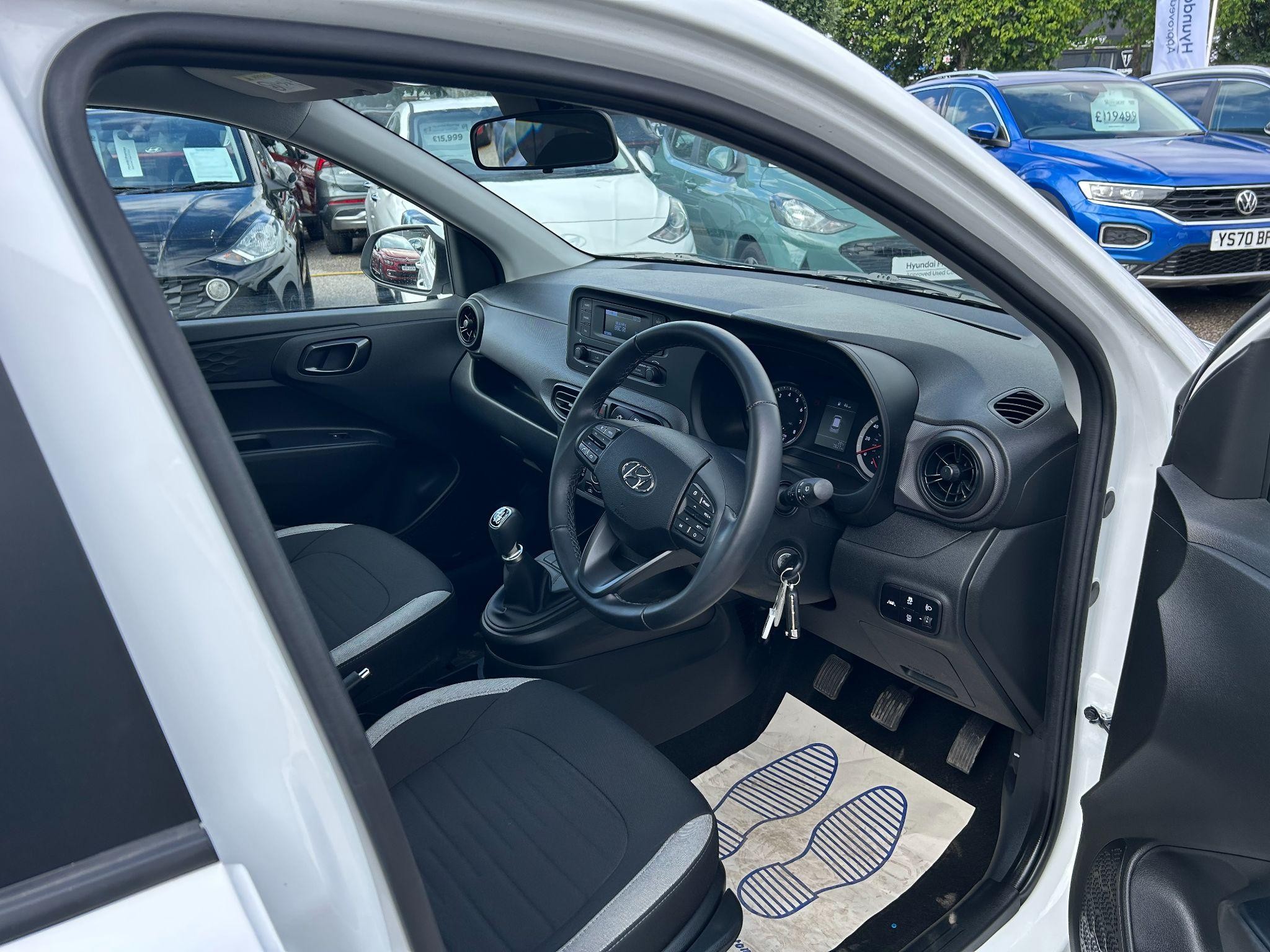 Hyundai i10 Image 11