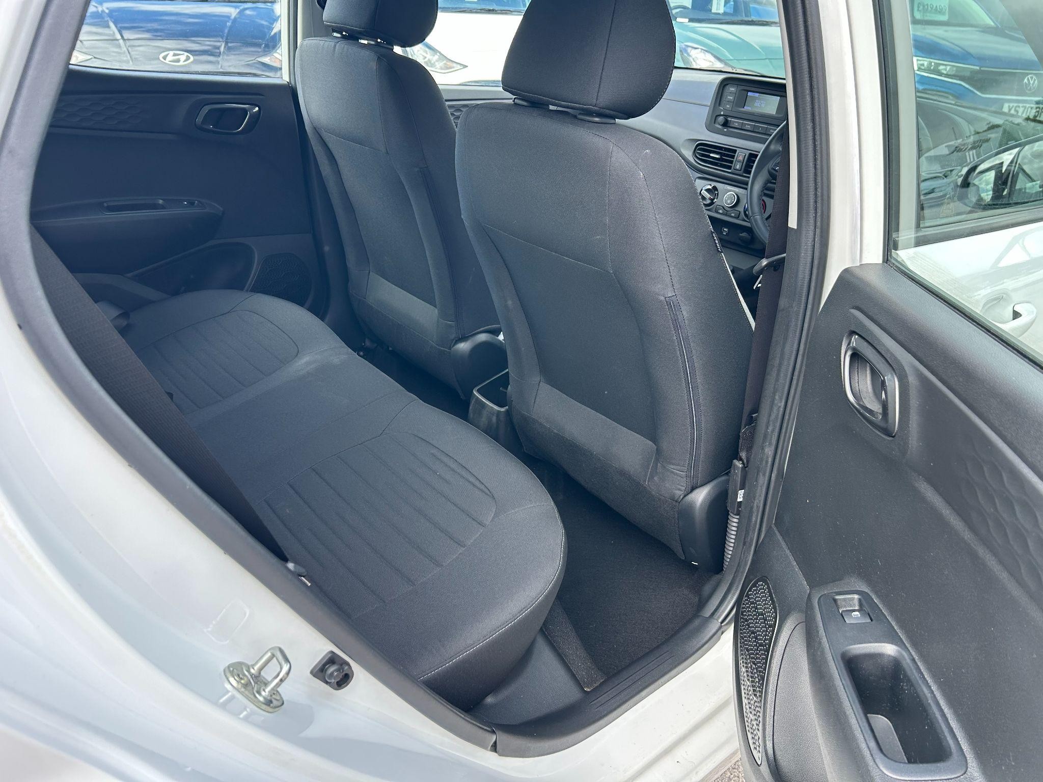 Hyundai i10 Image 18