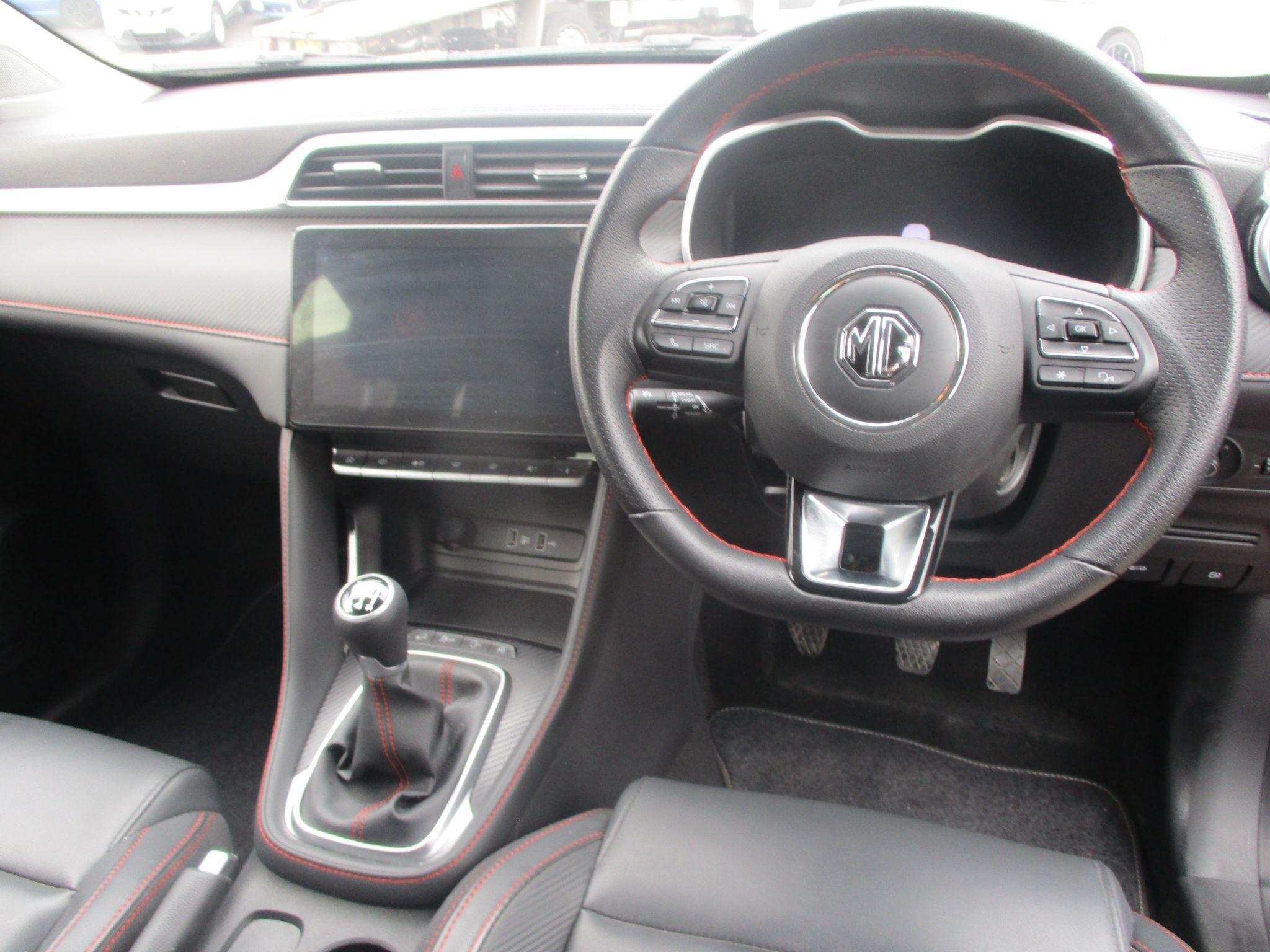 MG ZS Image 33