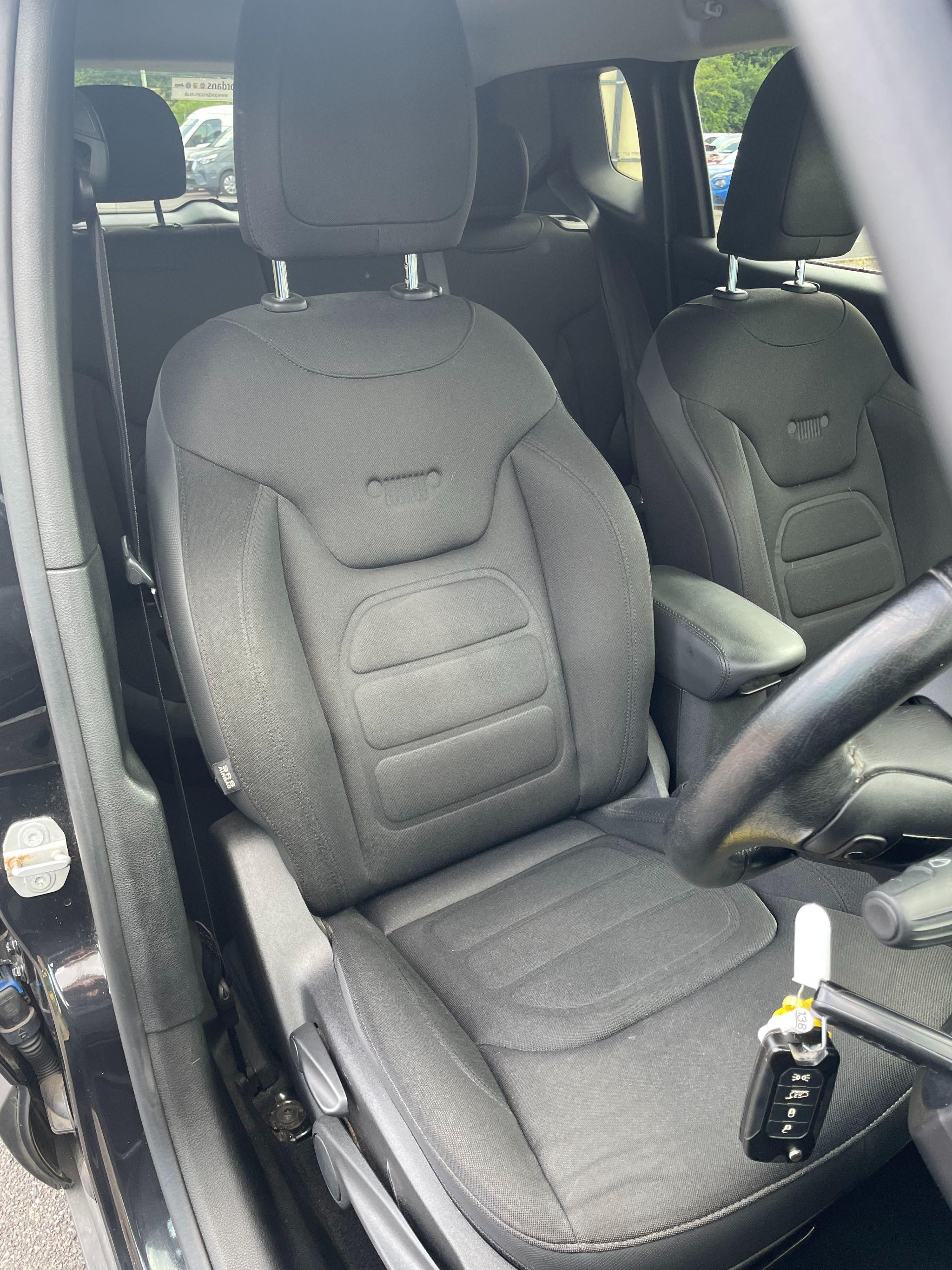 Jeep Renegade Image 11