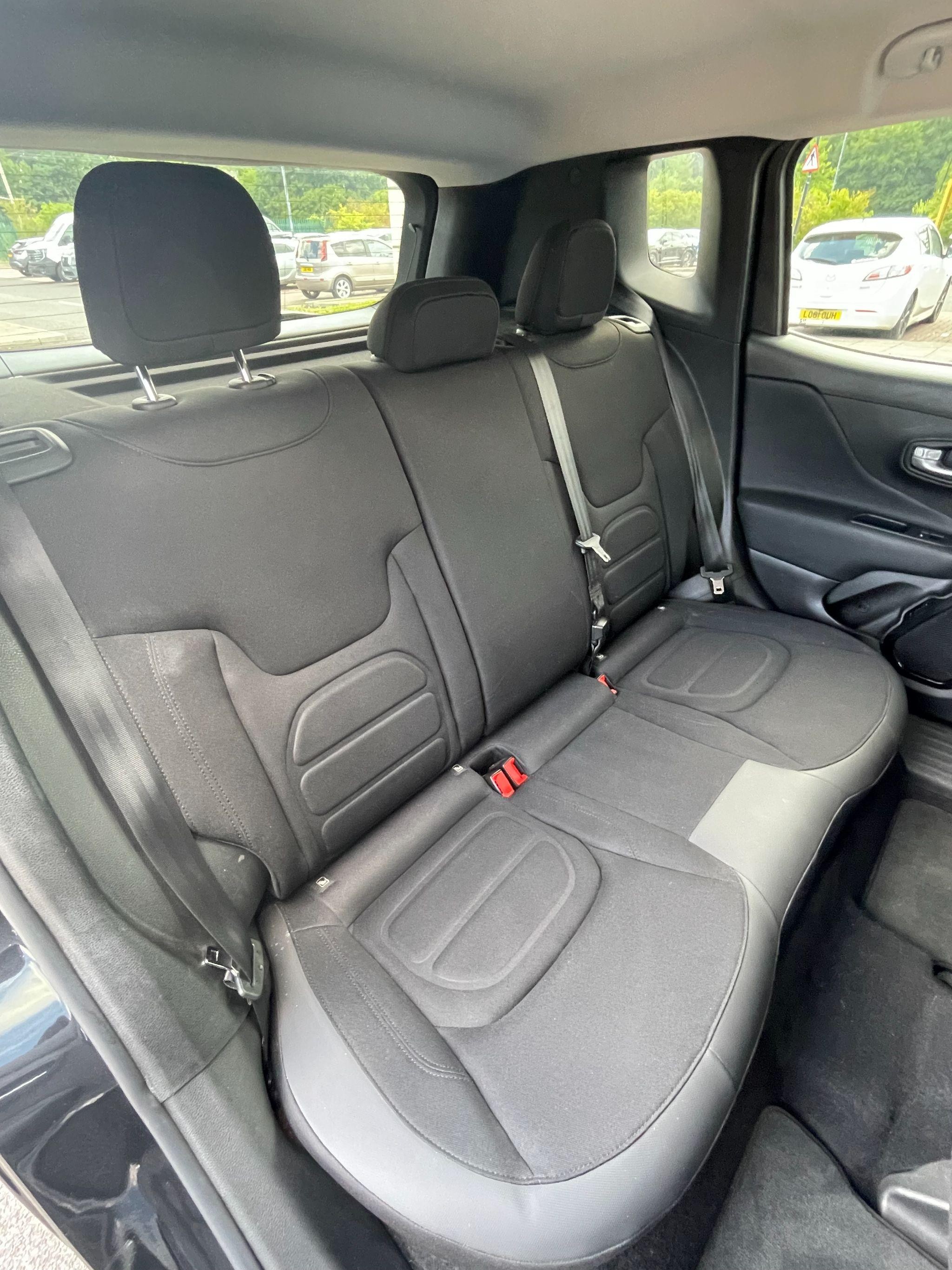 Jeep Renegade Image 12