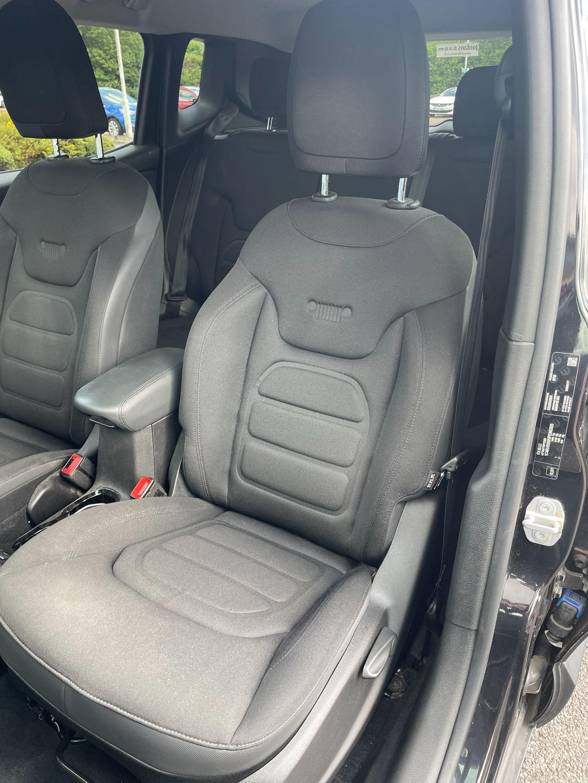 Jeep Renegade Image 13
