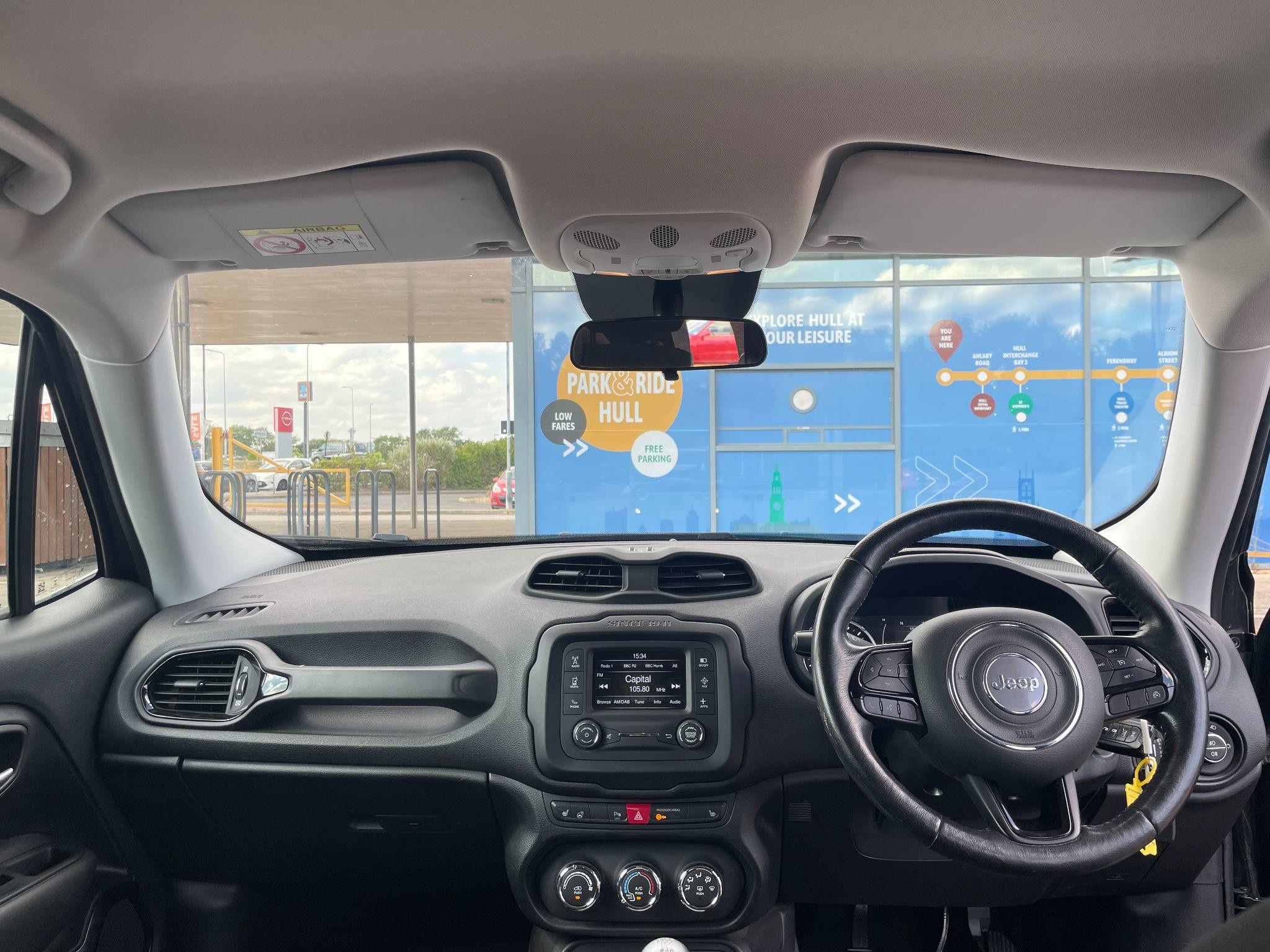 Jeep Renegade Image 15