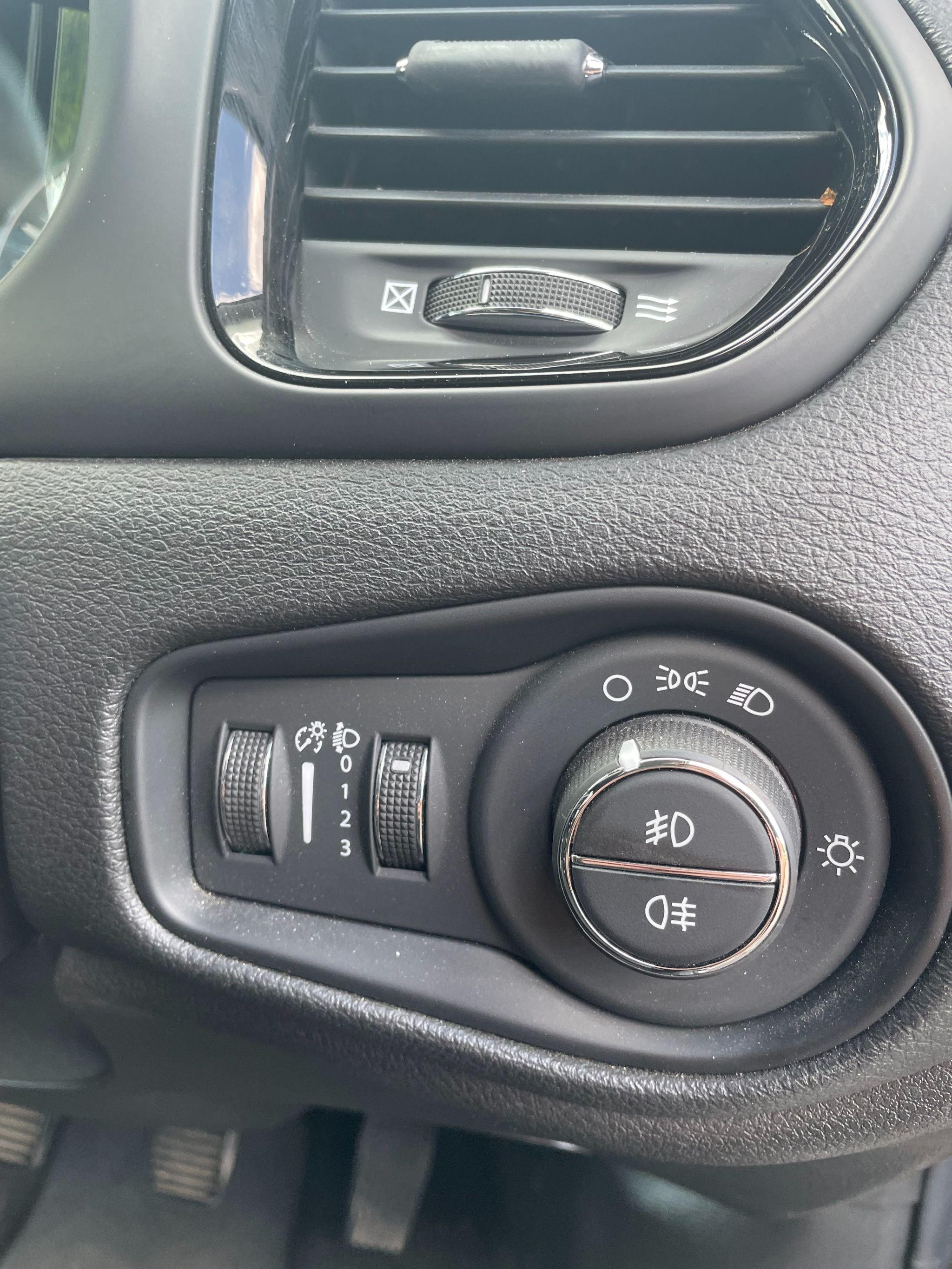 Jeep Renegade Image 23