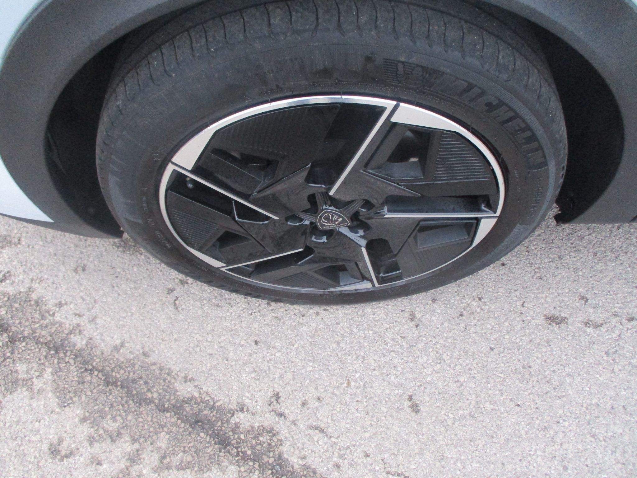 Peugeot 408 Image 13