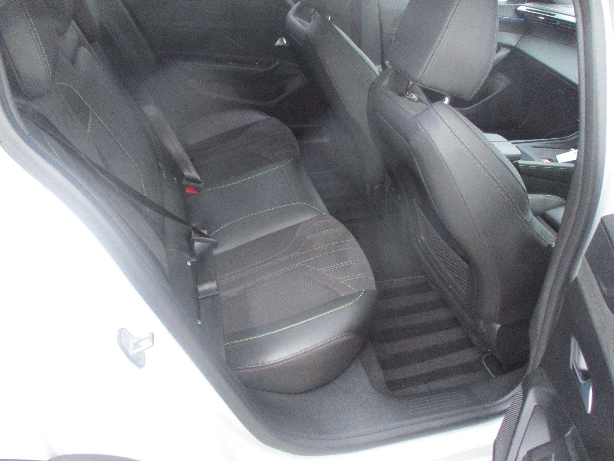 Peugeot 408 Image 15