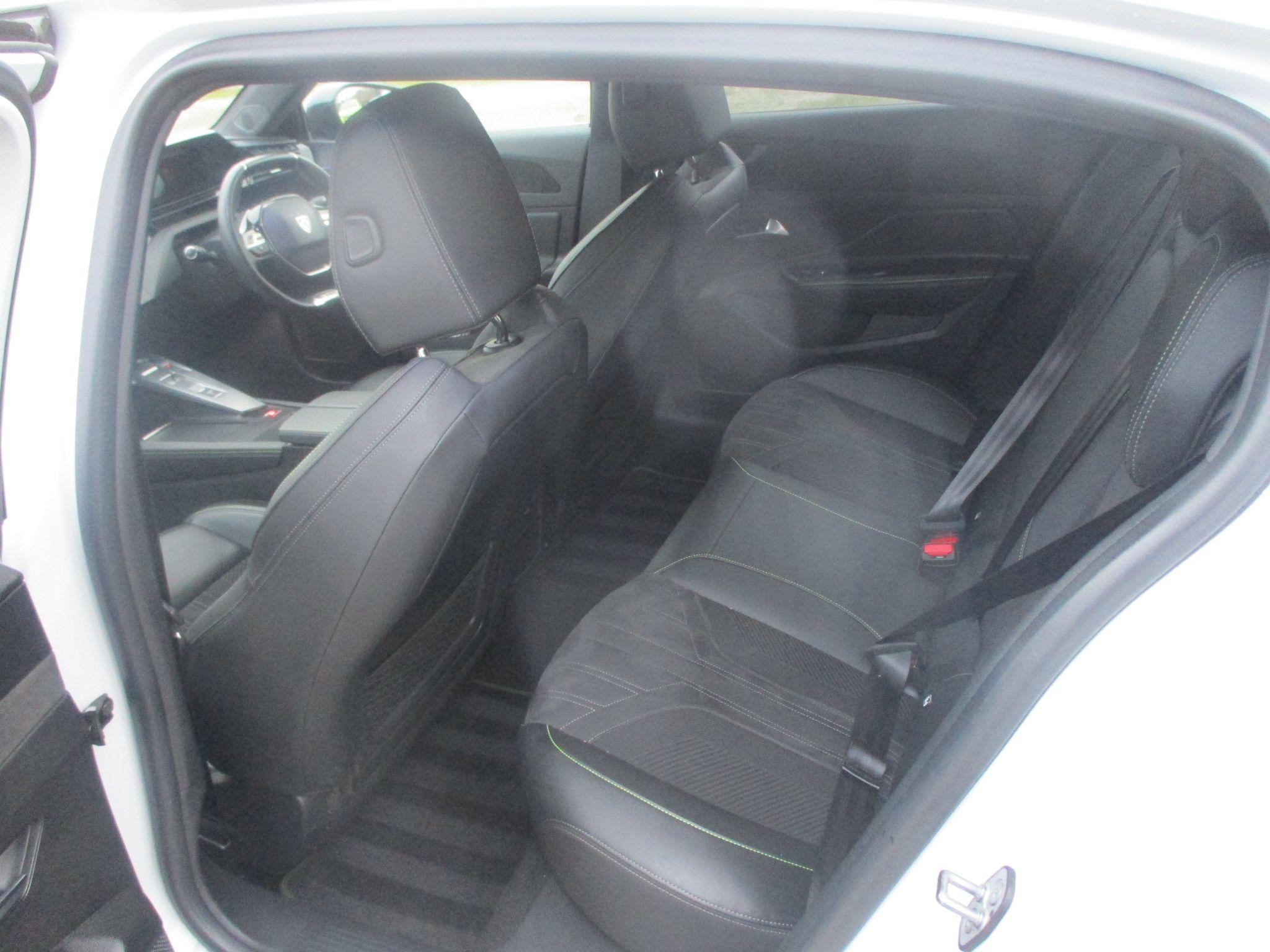 Peugeot 408 Image 17