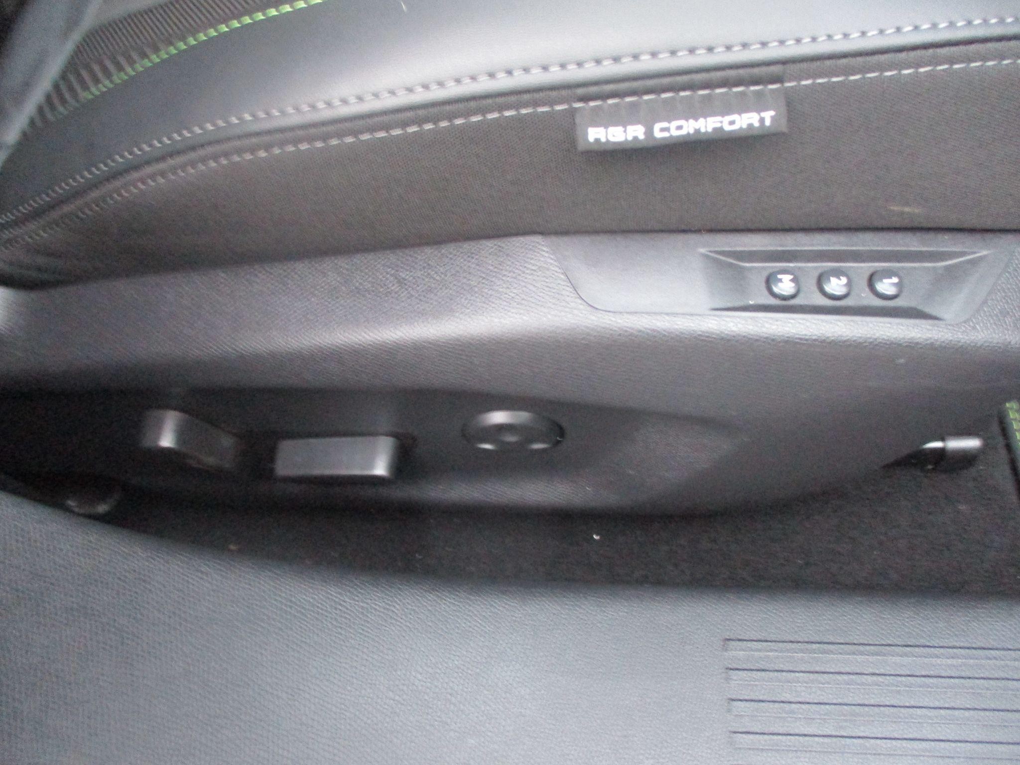 Peugeot 408 Image 18