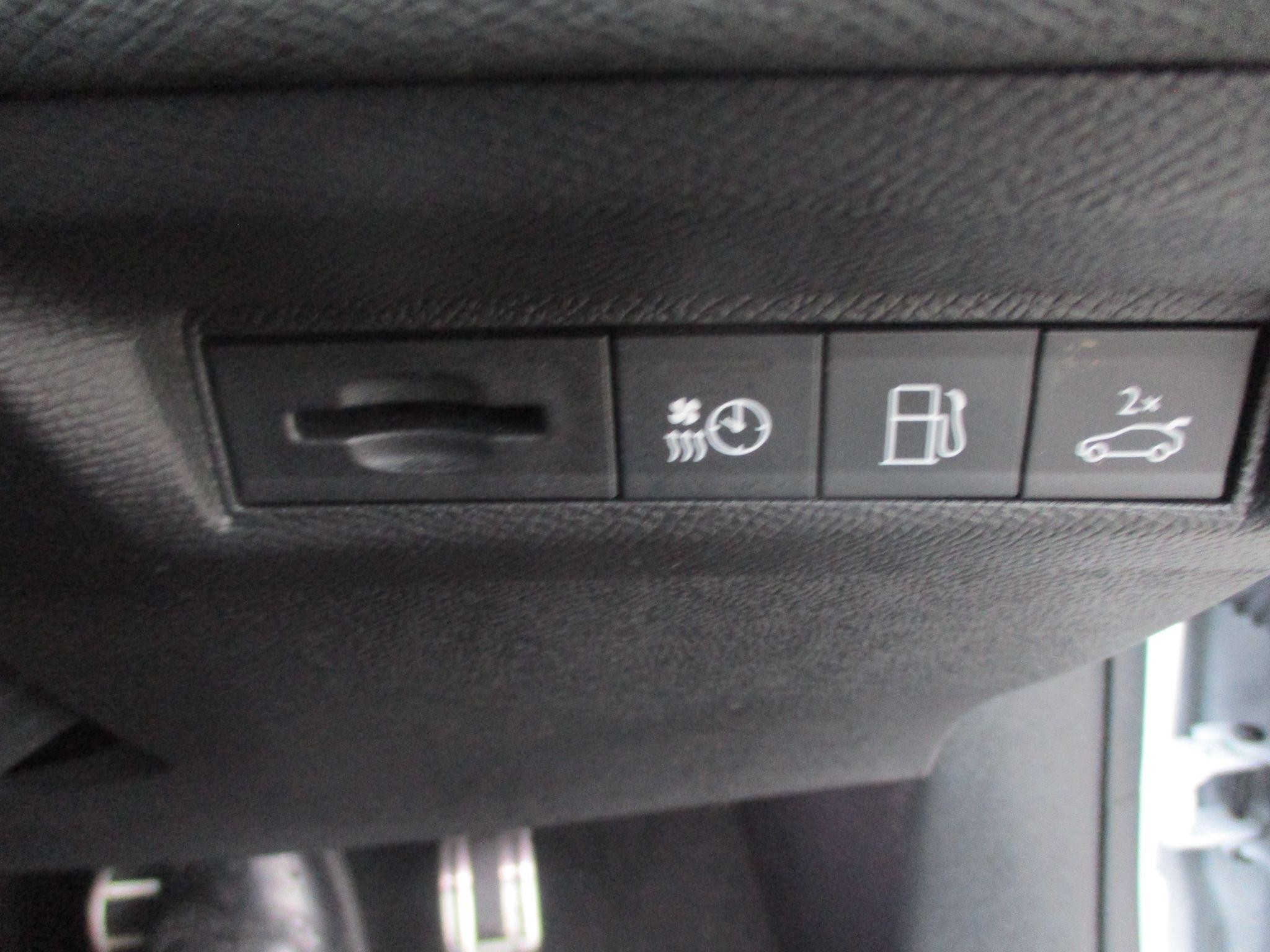 Peugeot 408 Image 28
