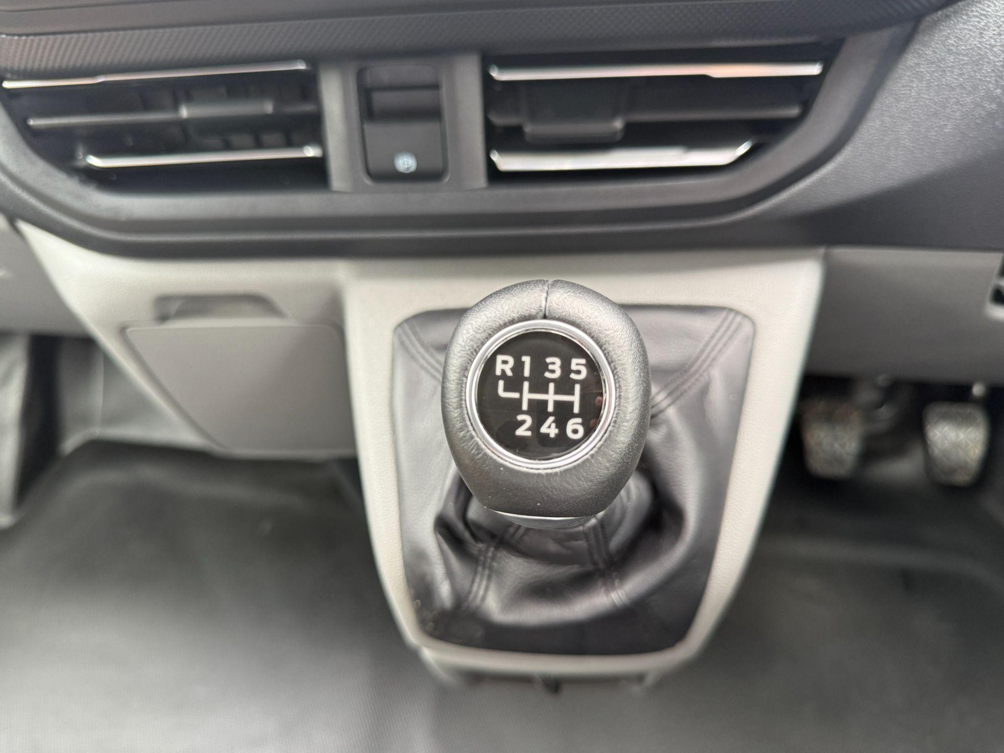 Ford Transit Custom Image 11