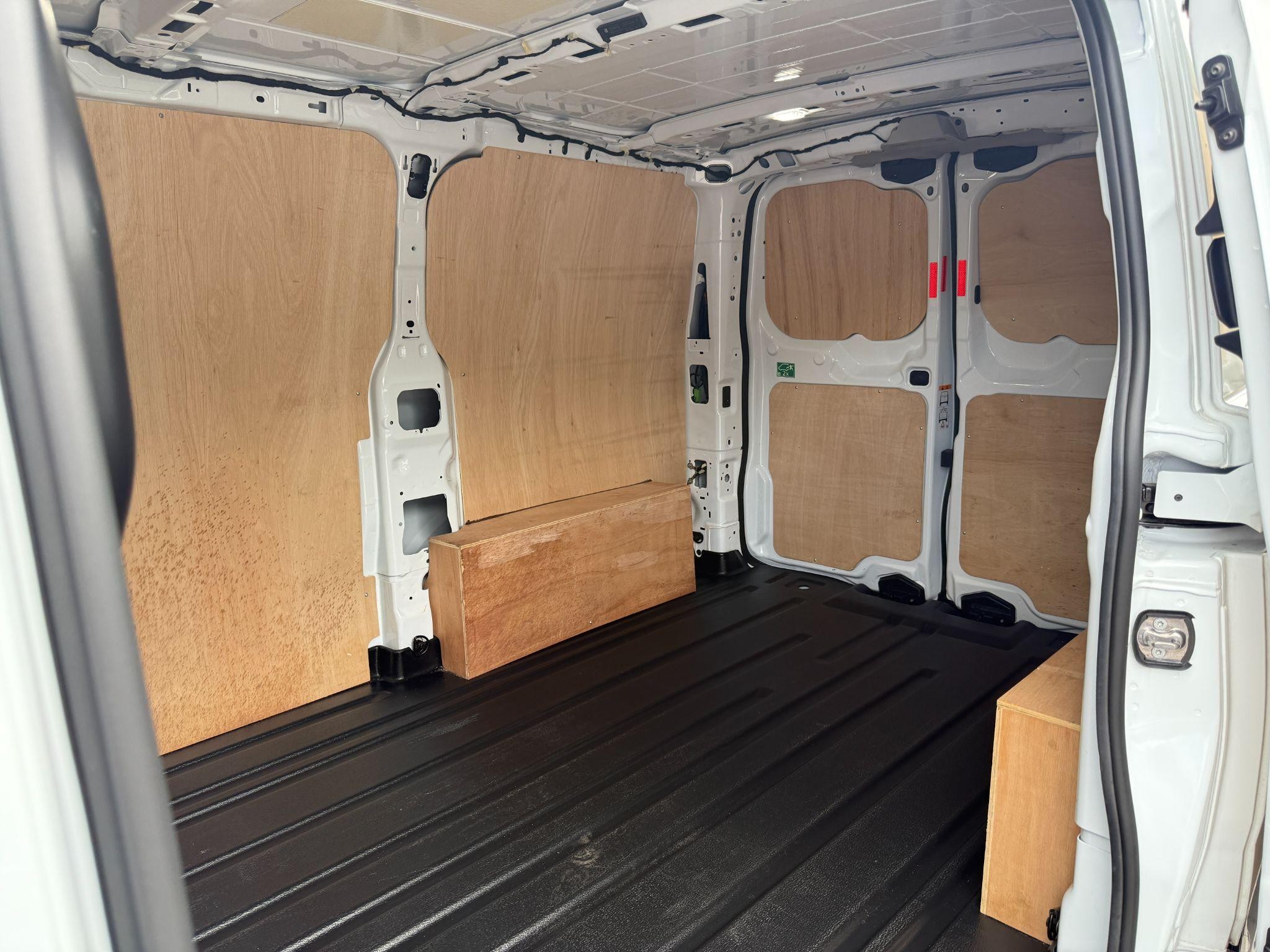 Ford Transit Custom Image 23