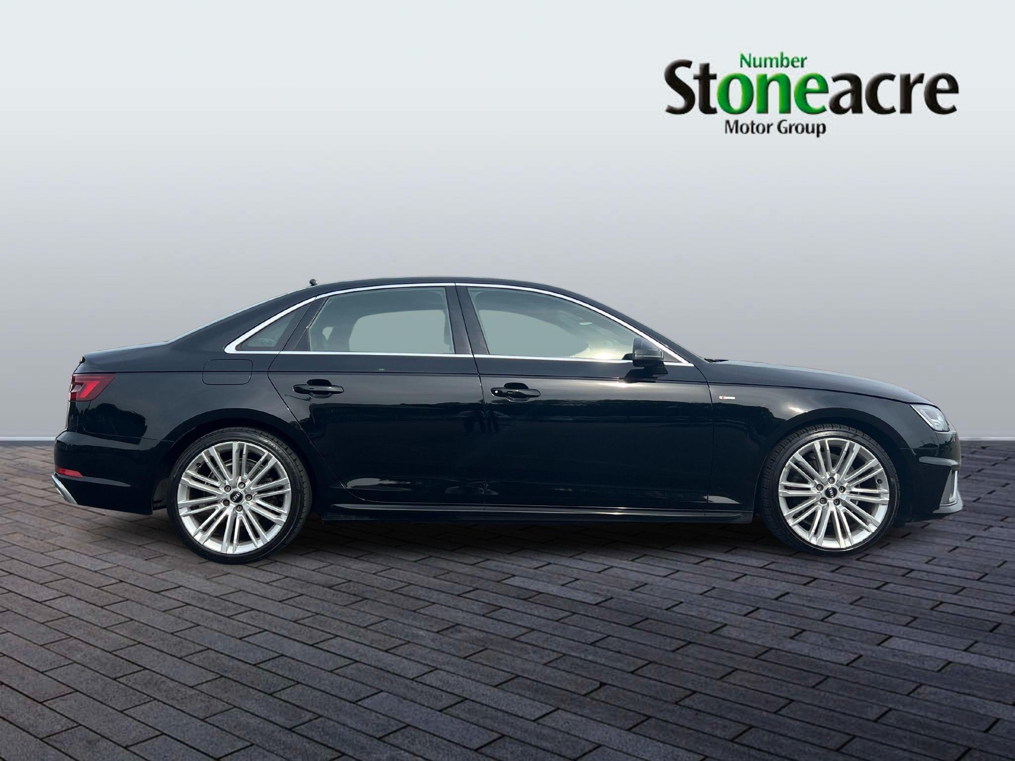 Audi A4 Image 2