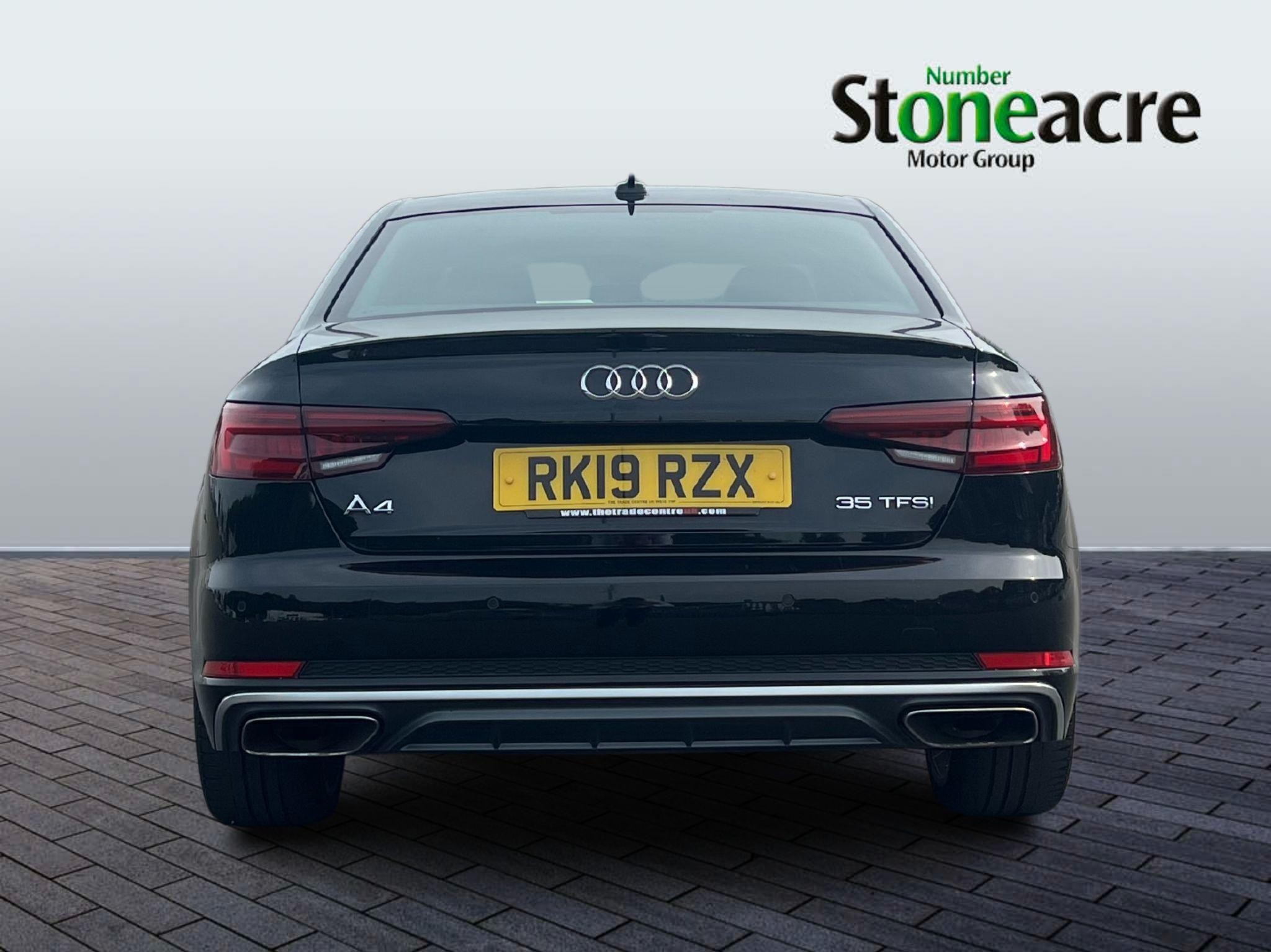 Audi A4 Image 4