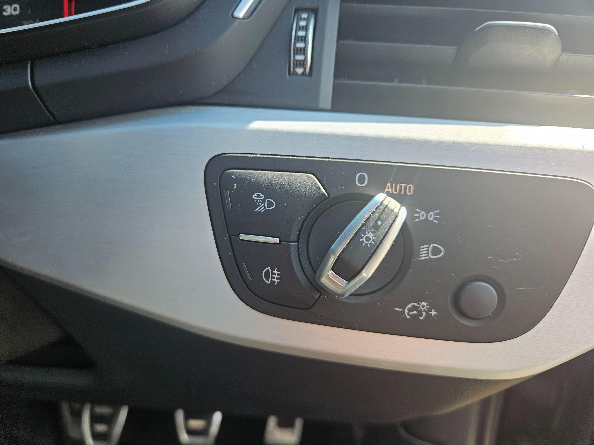 Audi A4 Image 12