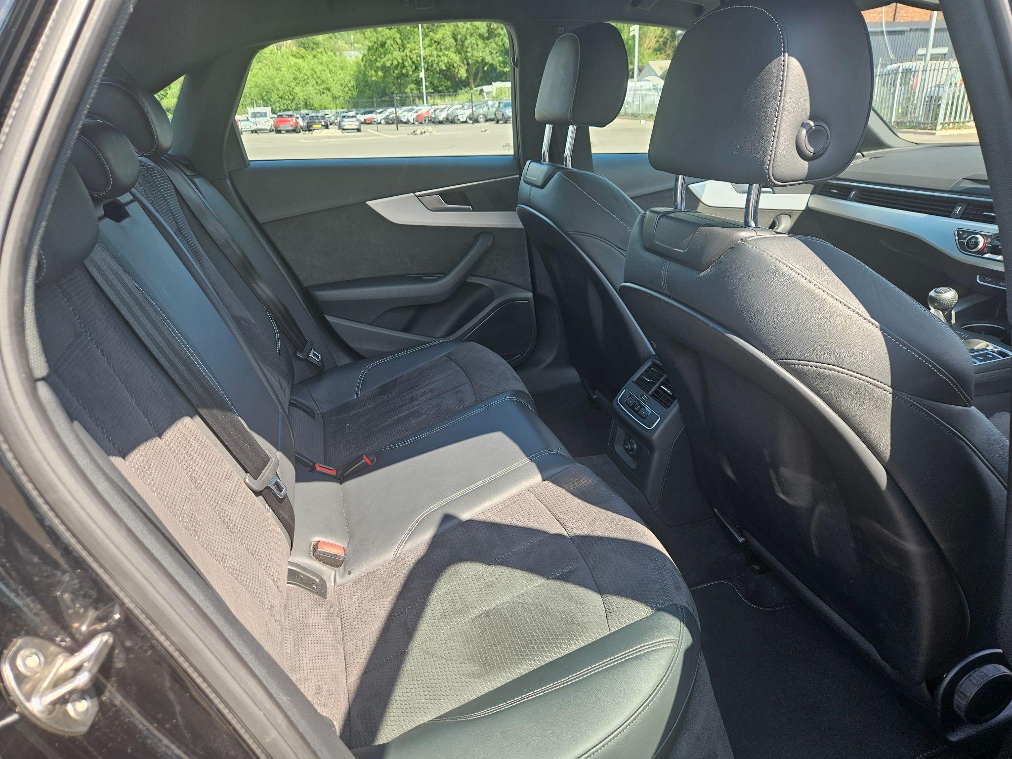Audi A4 Image 14