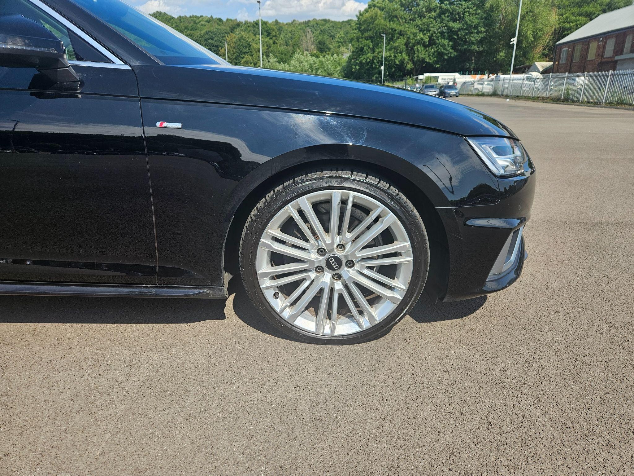 Audi A4 Image 18