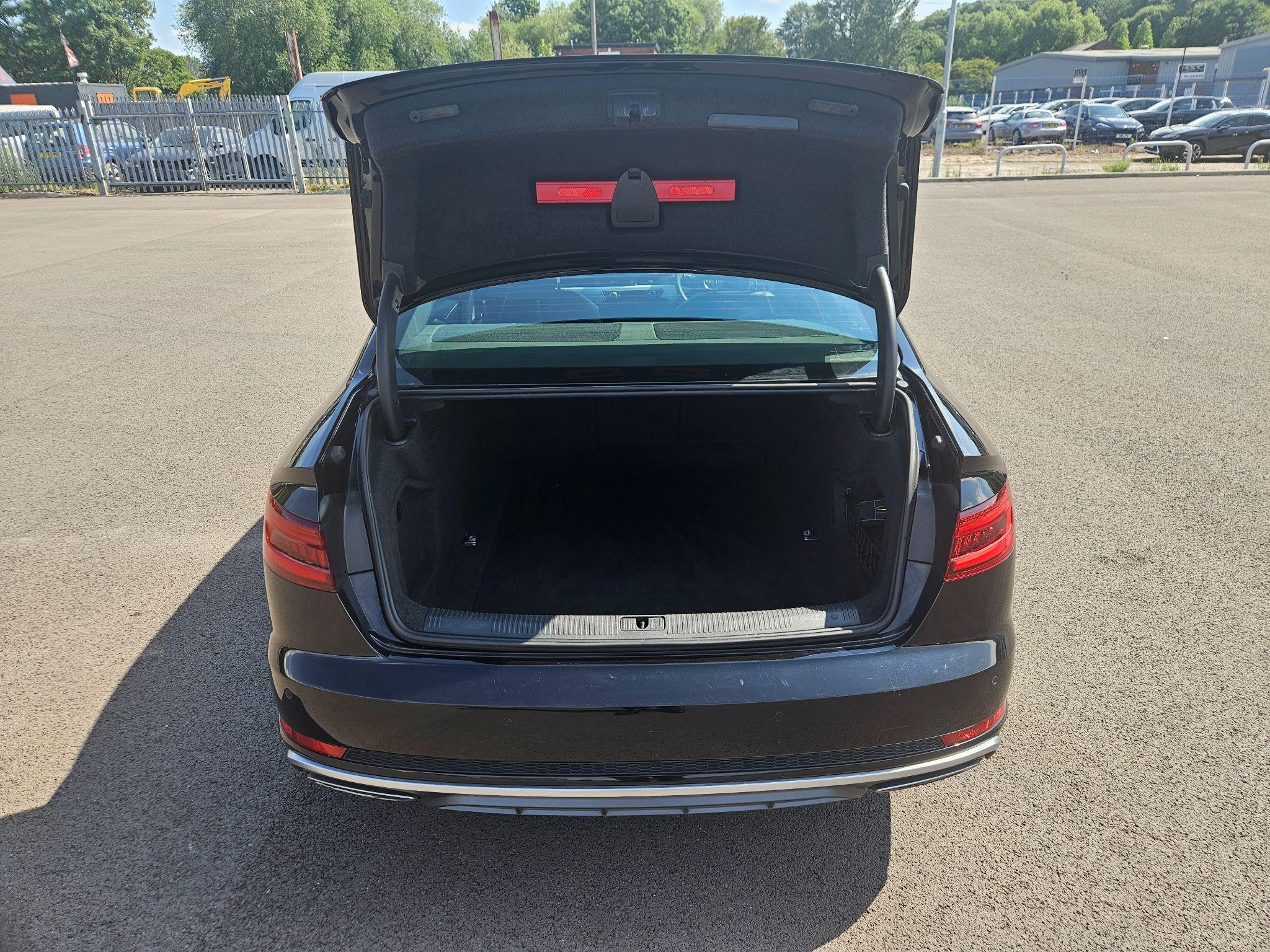 Audi A4 Image 19