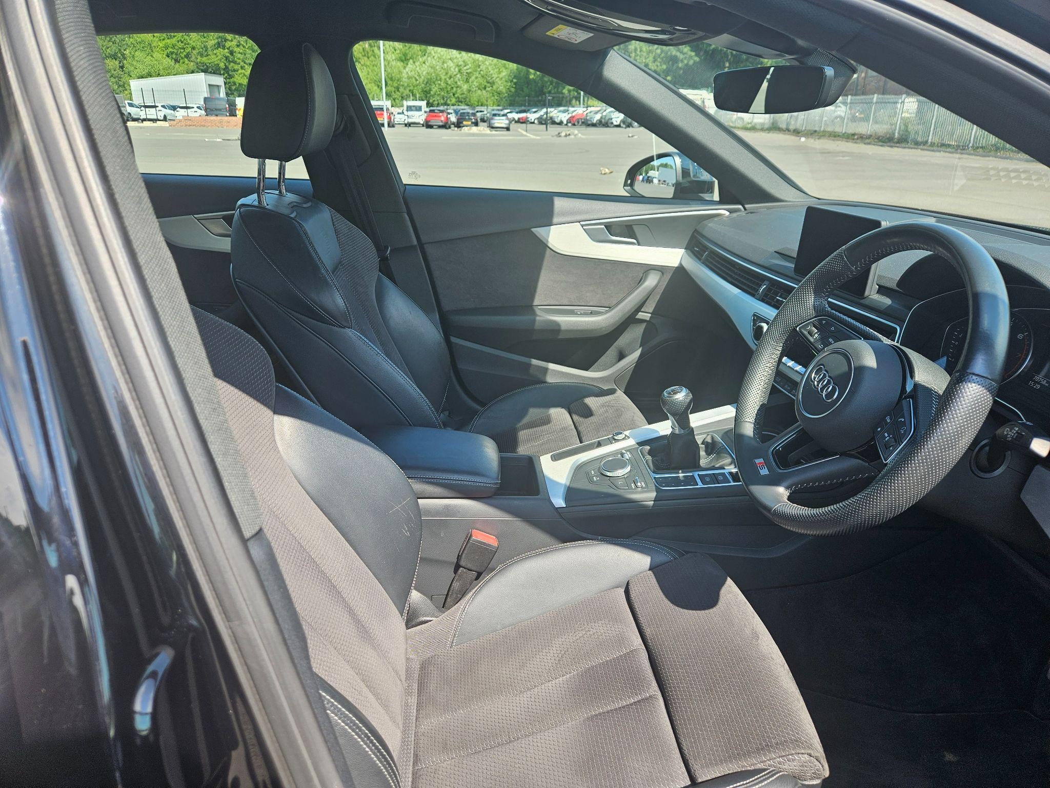 Audi A4 Image 20