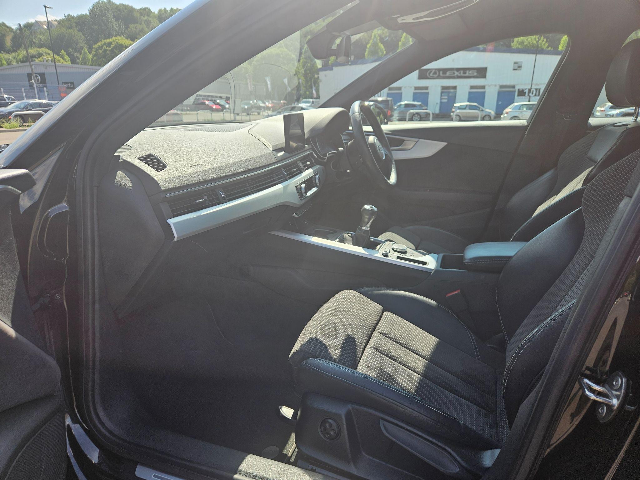 Audi A4 Image 22