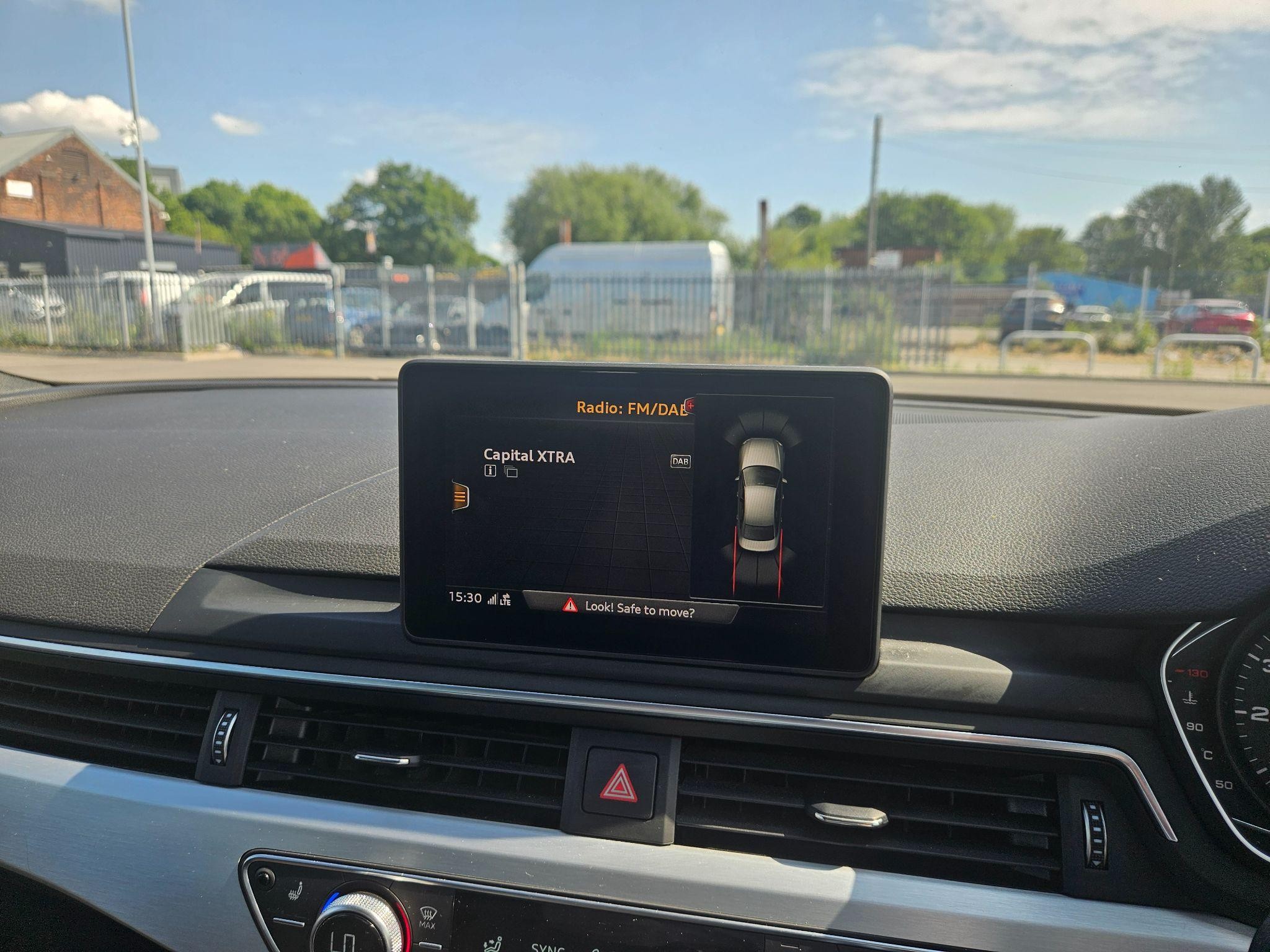 Audi A4 Image 25